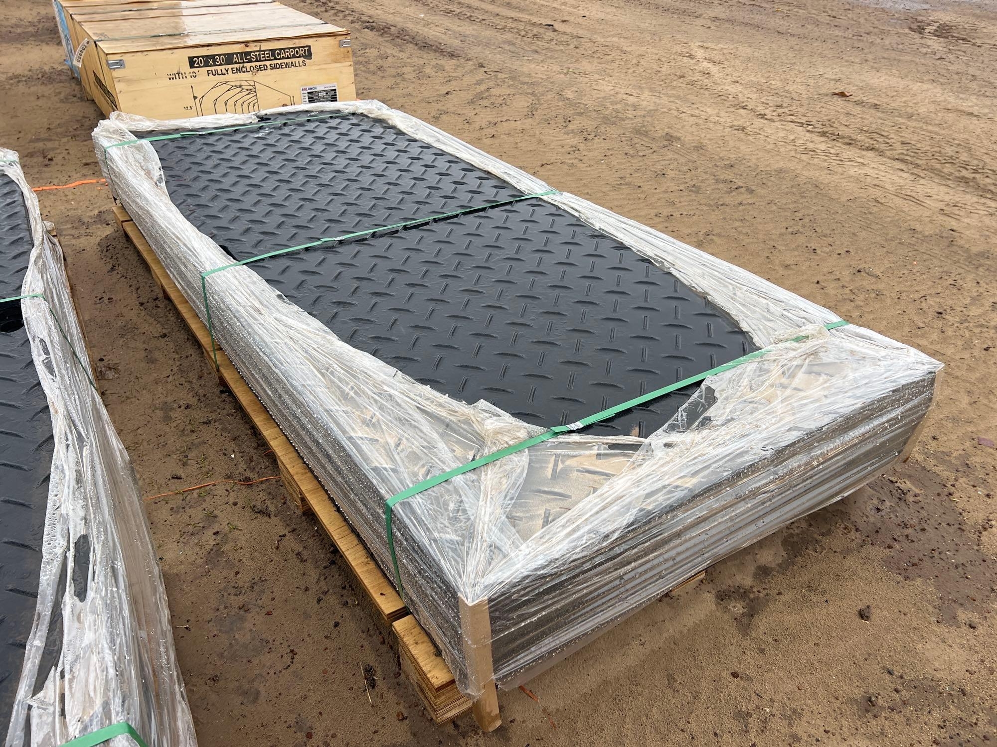 UNUSED SDLANCH DIAMOND PLATED PLASTIC MATS (A62131)