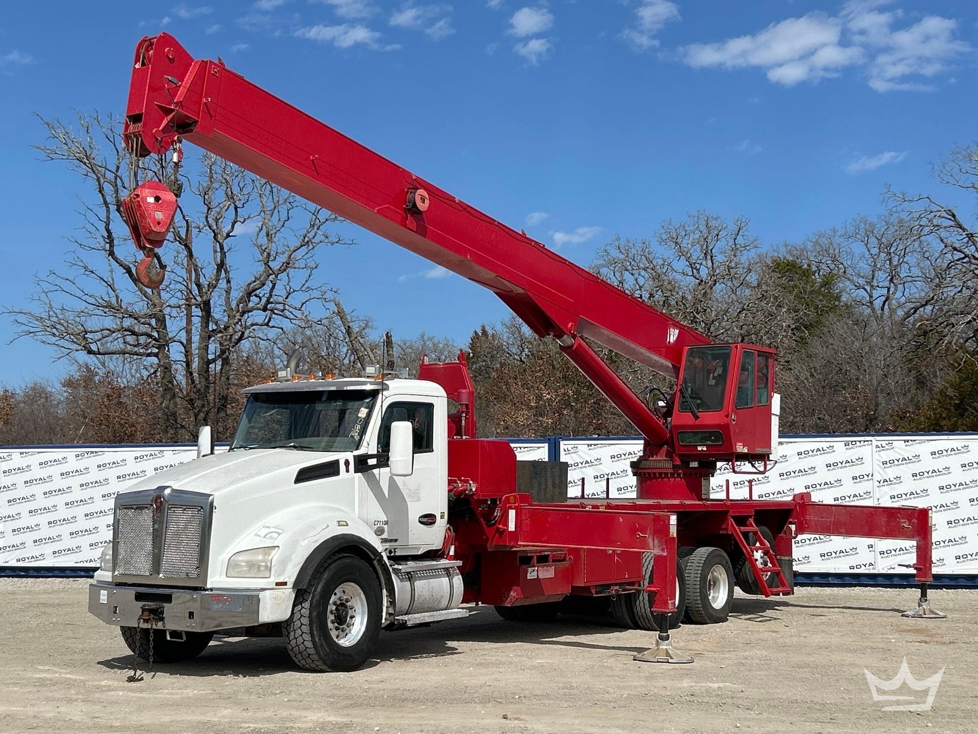 2015 Kenworth T880 QMC 8060R 40 Ton Tri Axle Straight Boom Crane Truck (A64194)