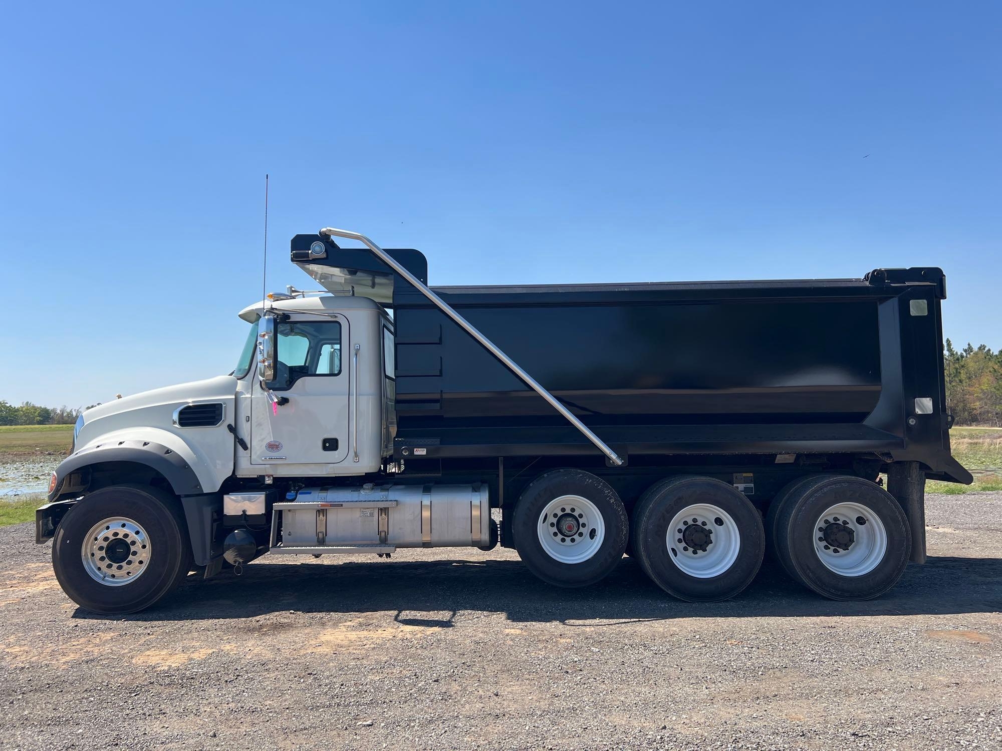 MACK GRANITE GR64F DUMP TRUCK (A63276)