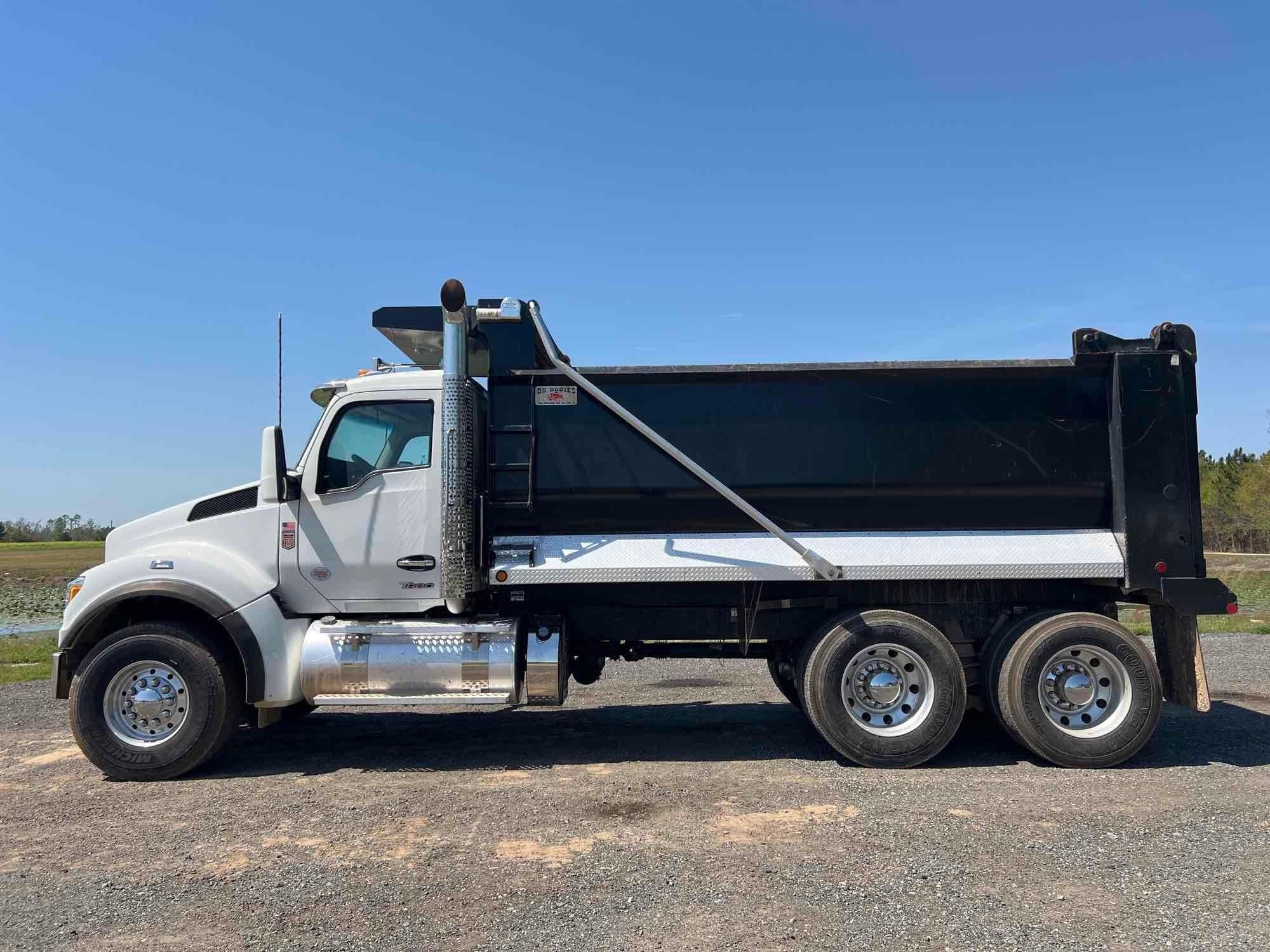 2025 KENWORTH T880S DUMP TRUCK (A63276)