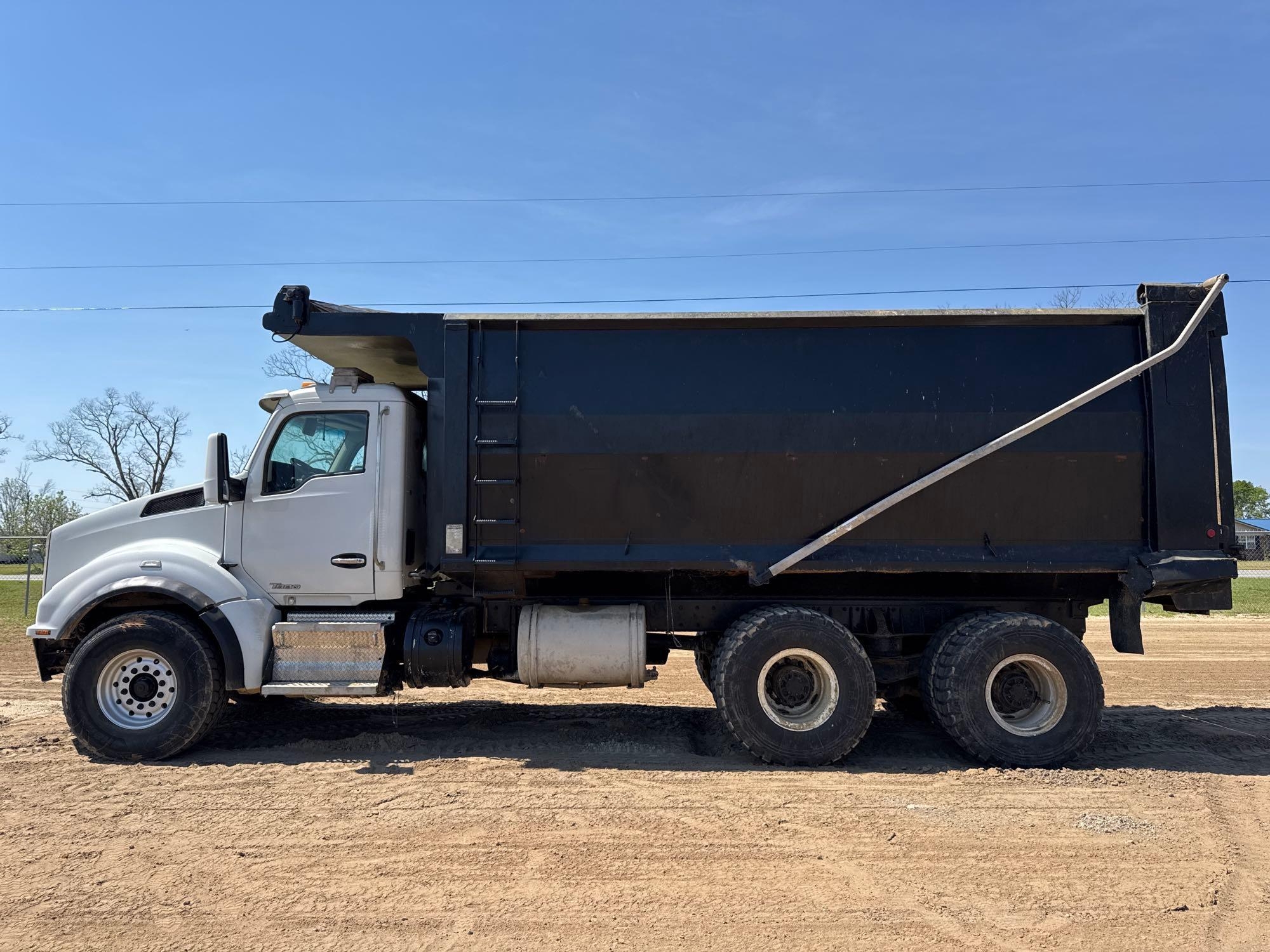 2019 KENWORTH T880 DUMP TRUCK (A65054)