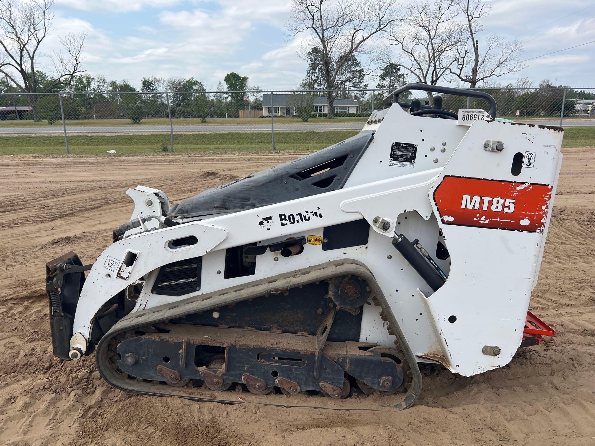 2017 BOBCAT MT85 STAND-ON SKID STEER (A65053)