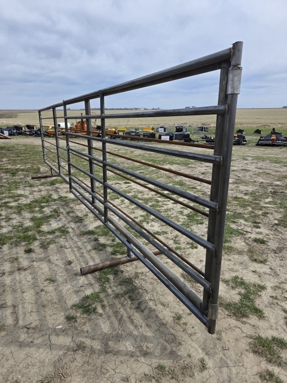 (1) Texas Built 25' Stand Alone Livestock Panel W/ Swing Gate (A66408)