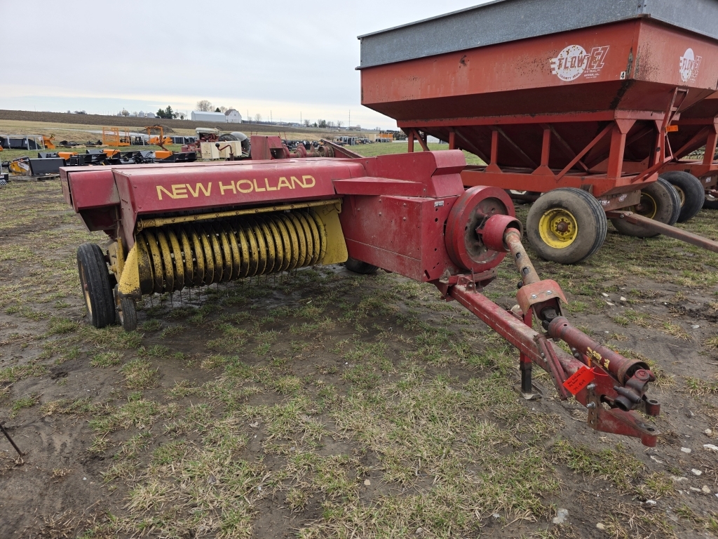 New Holland 273 Square Baler (A66408)