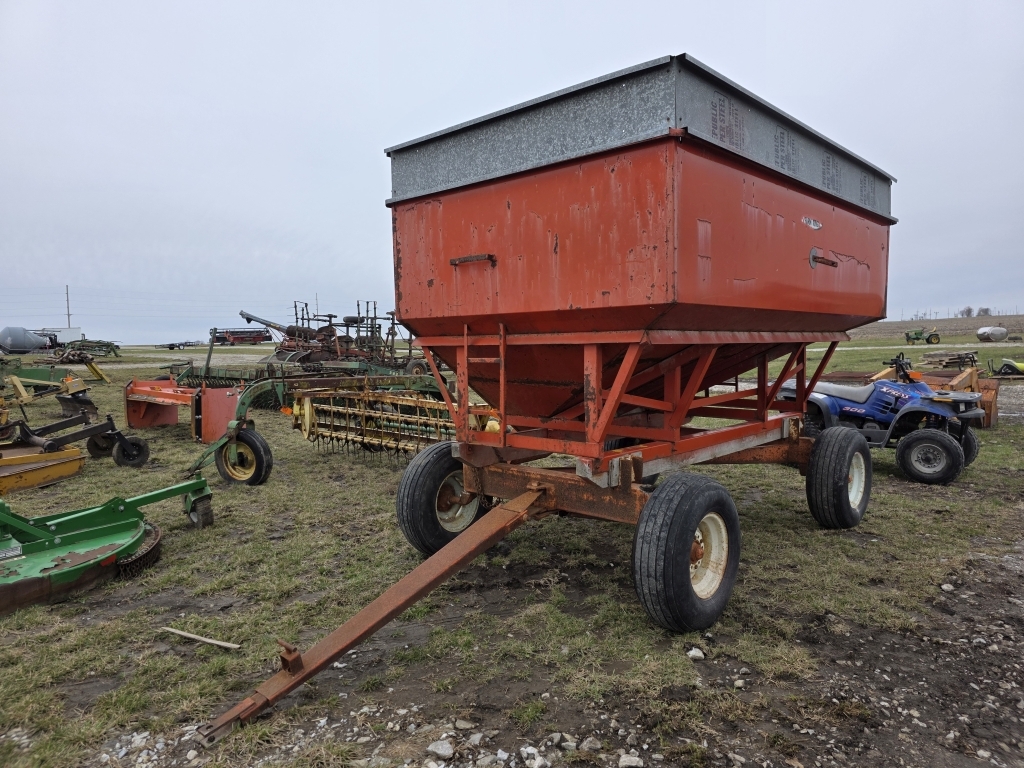 Farm King 300 bu Gravity Wagon (A66408)