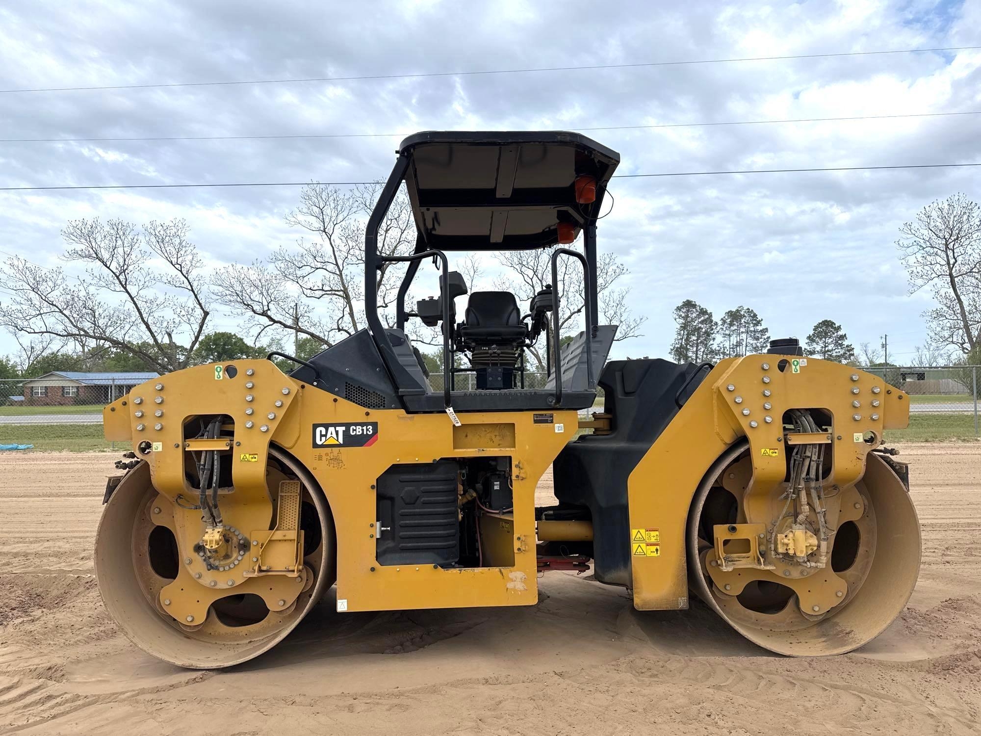 CATERPILLAR CB13 DOUBLE DRUM ROLLER (A65053)