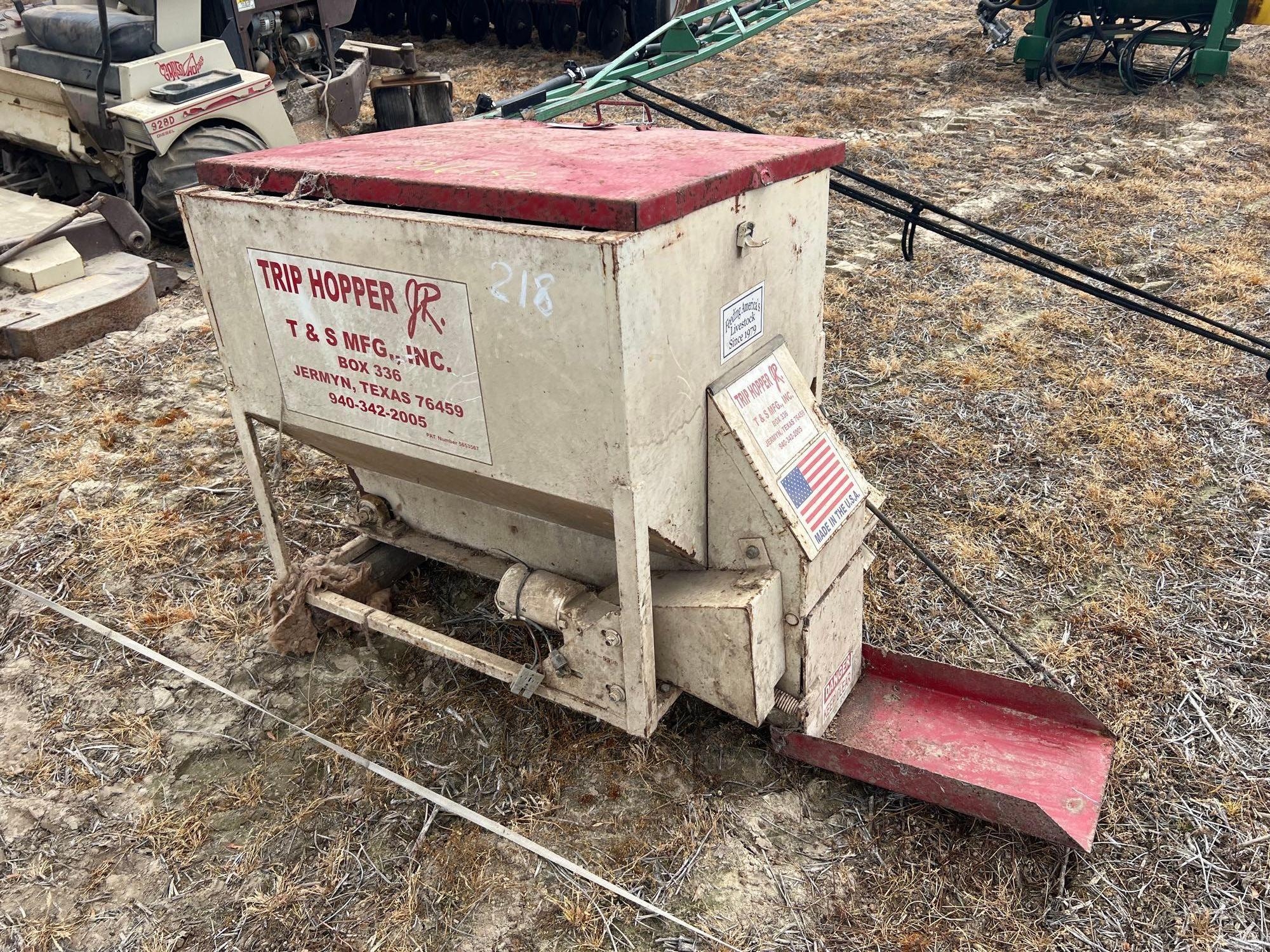 TRIP HOPPER JR CUBE / CAKE FEEDER (A64278)