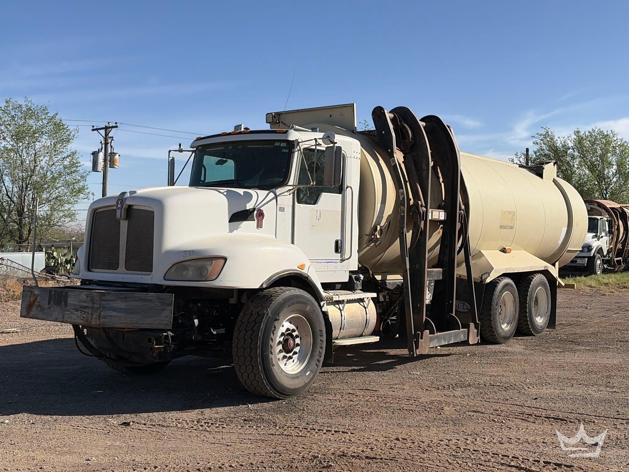 2011 Kenworth T400 33Yd. Side Loader Garbage Truck (A64194)