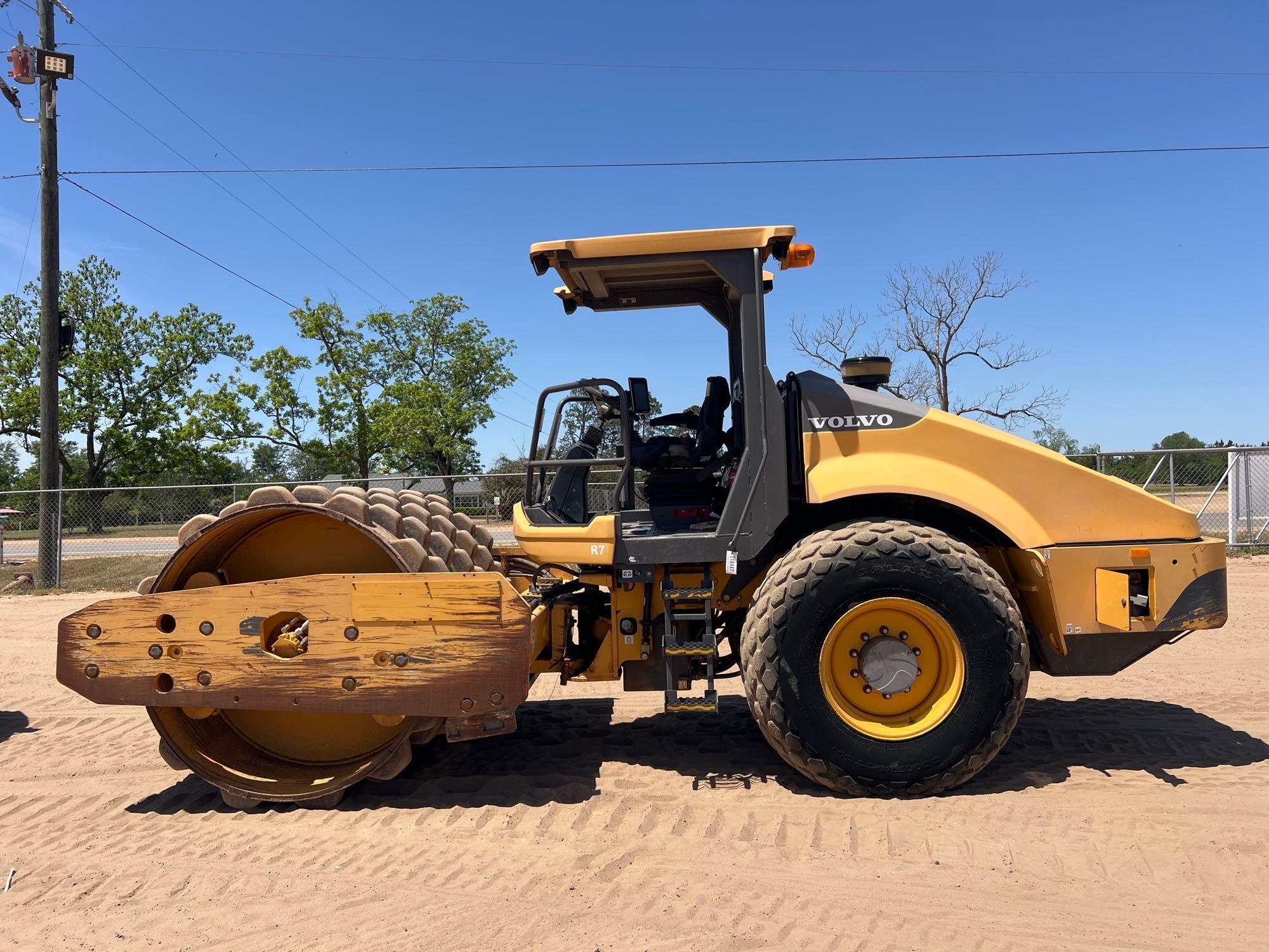 2017 VOLVO SD115B PADFOOT ROLLER (A65056)