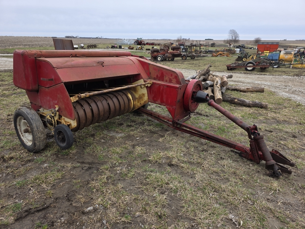 New Holland 68 Square Baler (A66408)