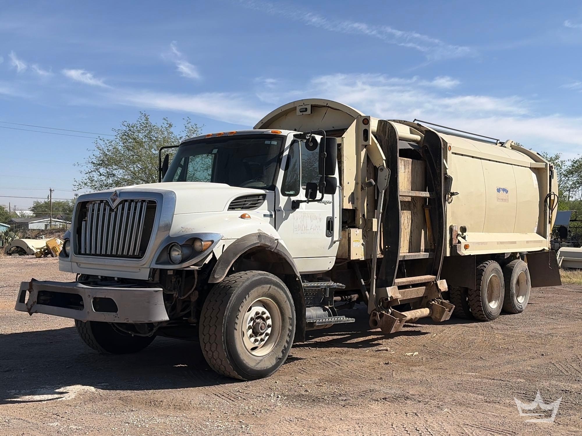 2015 International WorkStar 7500 29Yd. Side Loader Garbage Truck (A64194)