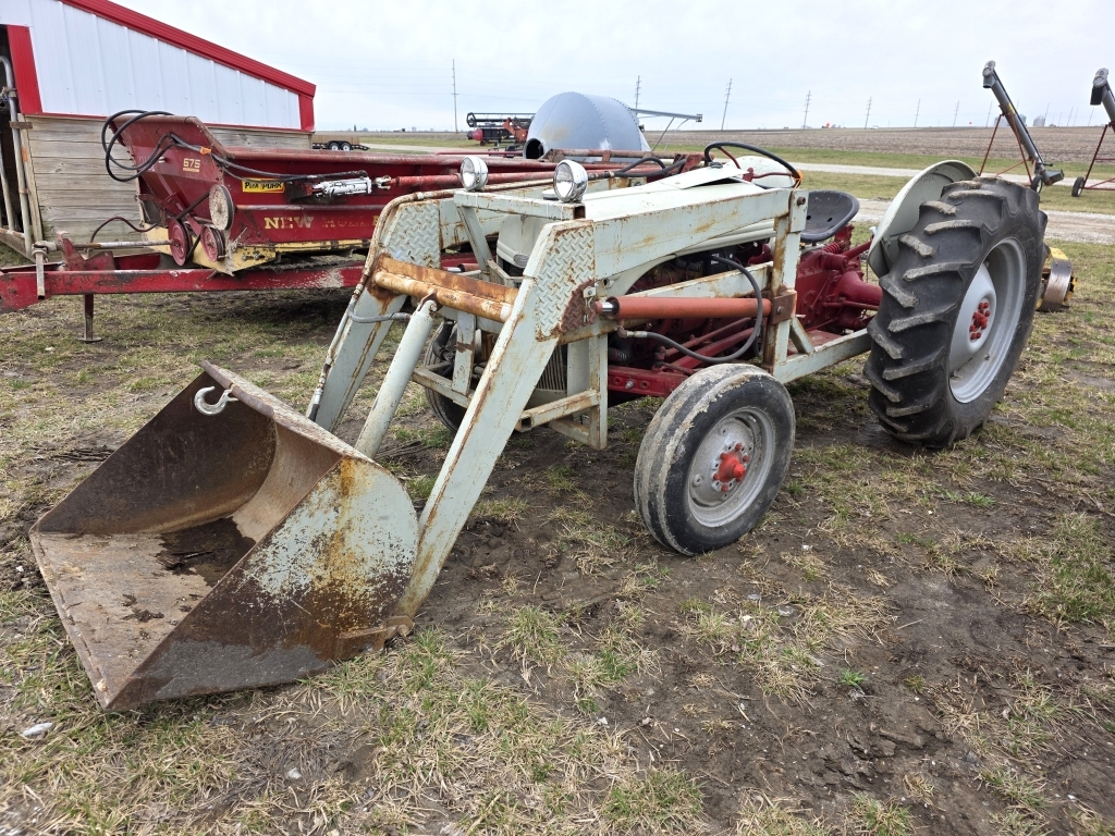 Ford 8N Tractor (A66408)