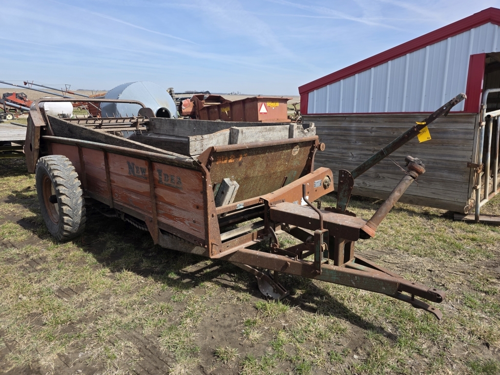 New Idea 201 Manure Spreader (A66408)