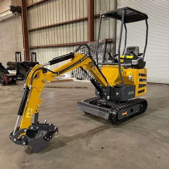 2025 AGT MX12RX Mini-Excavator with Pilot Controls & Dozer Blade (New/Unused) (A59225)