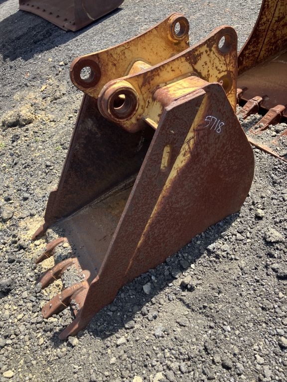 CAT 416B 24" Bucket (A68134)