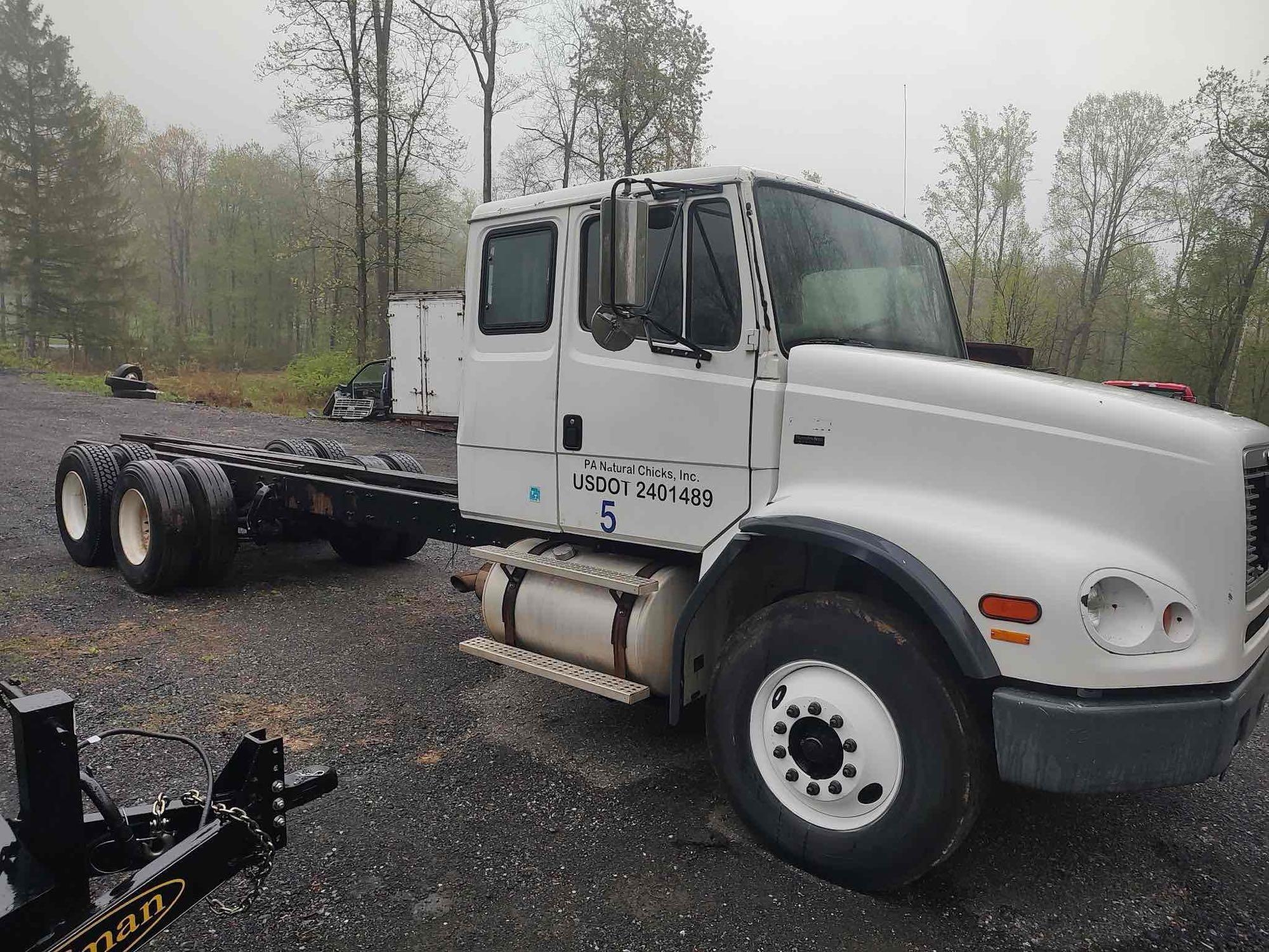 2004 Freightliner FL112 Cab & Chassis (A47384)