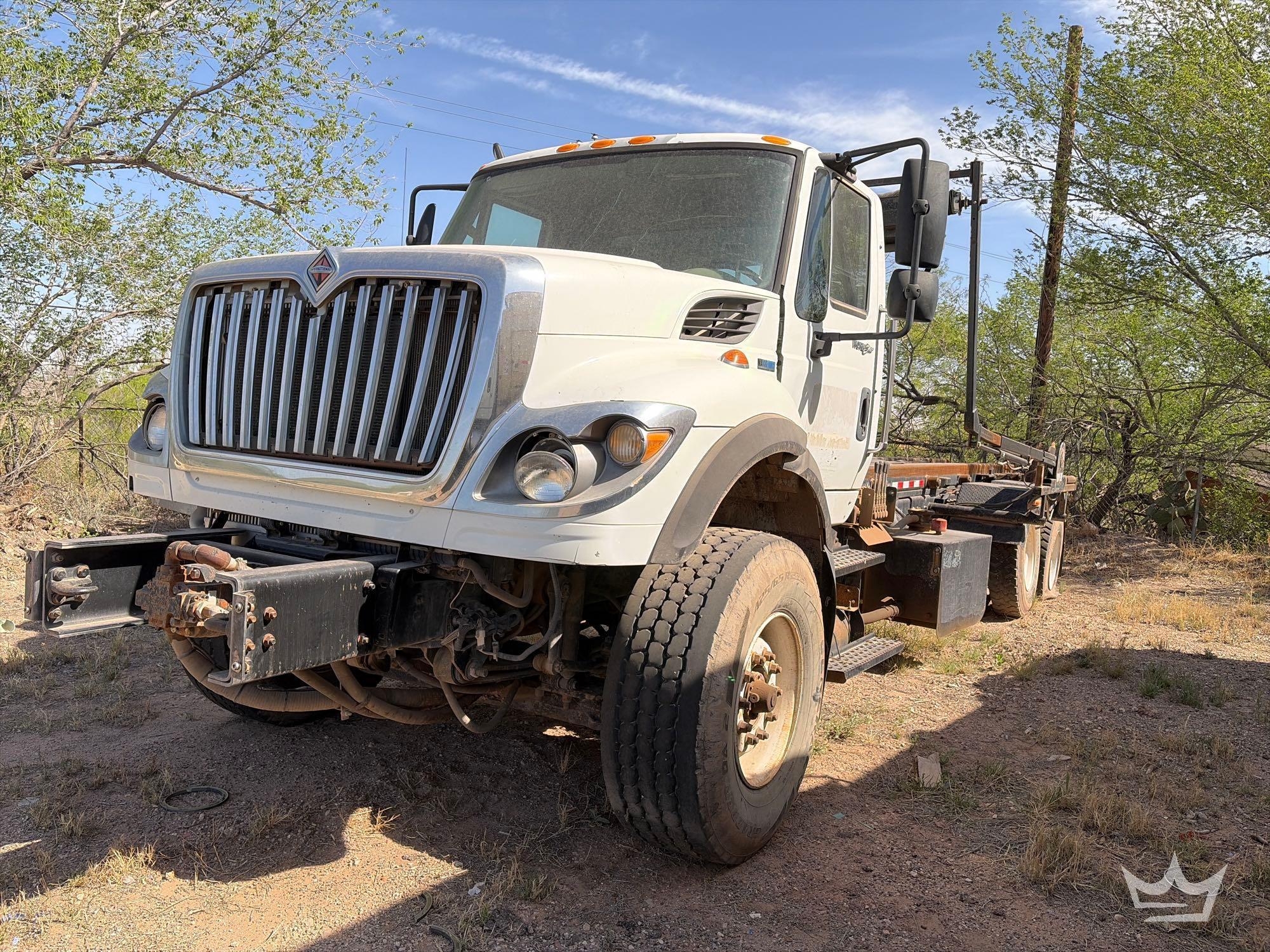 2012 International WorkStar 7500 Gallbreath T/A Rolloff Truck (A64194)