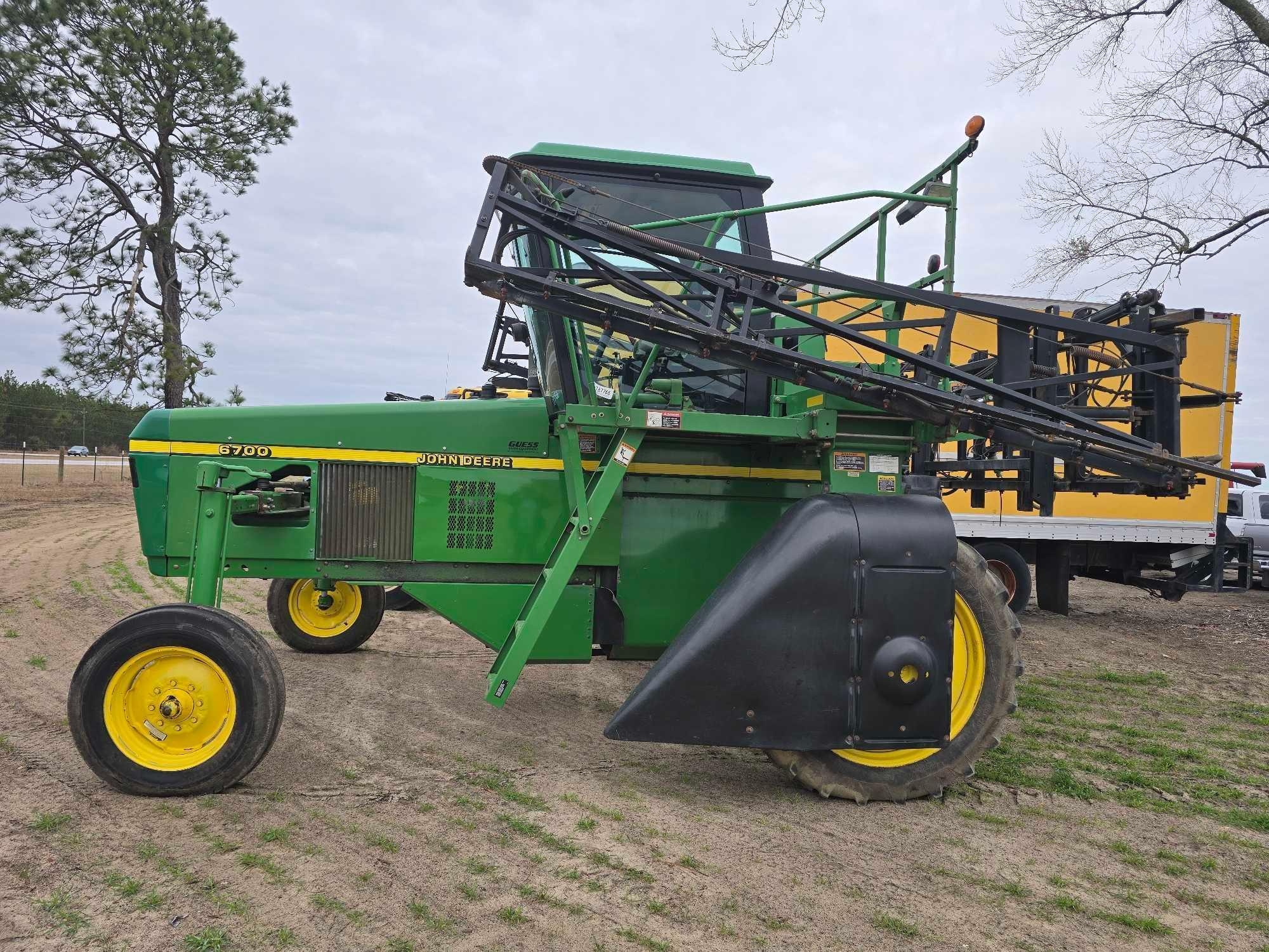 JOHN DEERE 6700 HI-CYCLE 4-WHEEL SPRAYER (A63290)