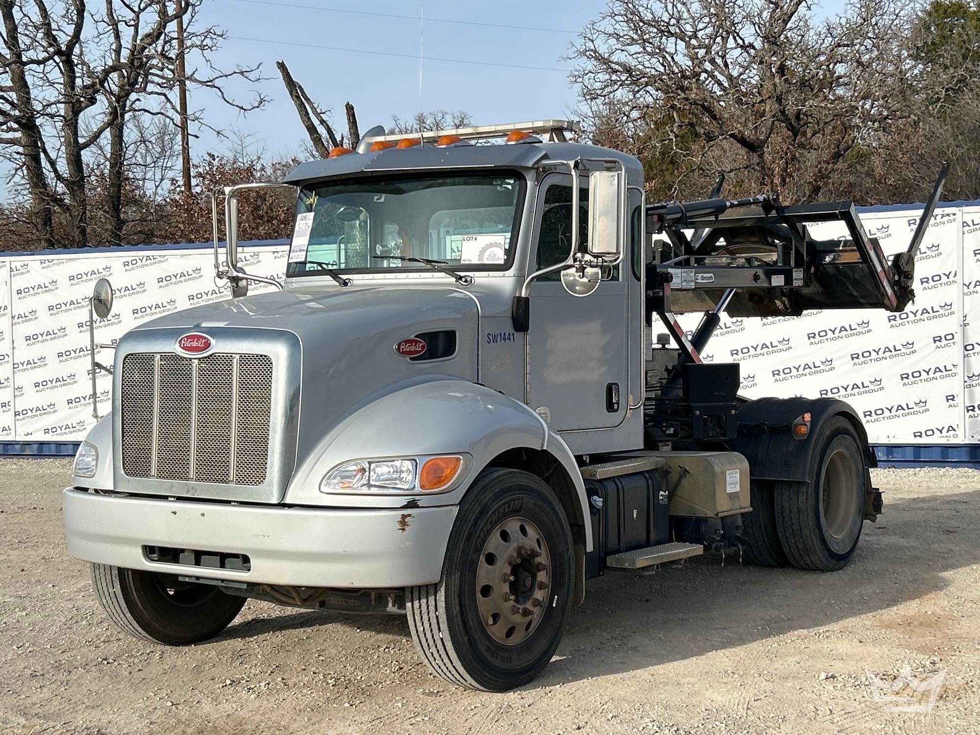 2015 Peterbilt 337 Galbreath CH8000 Container Handler Truck (A64194)