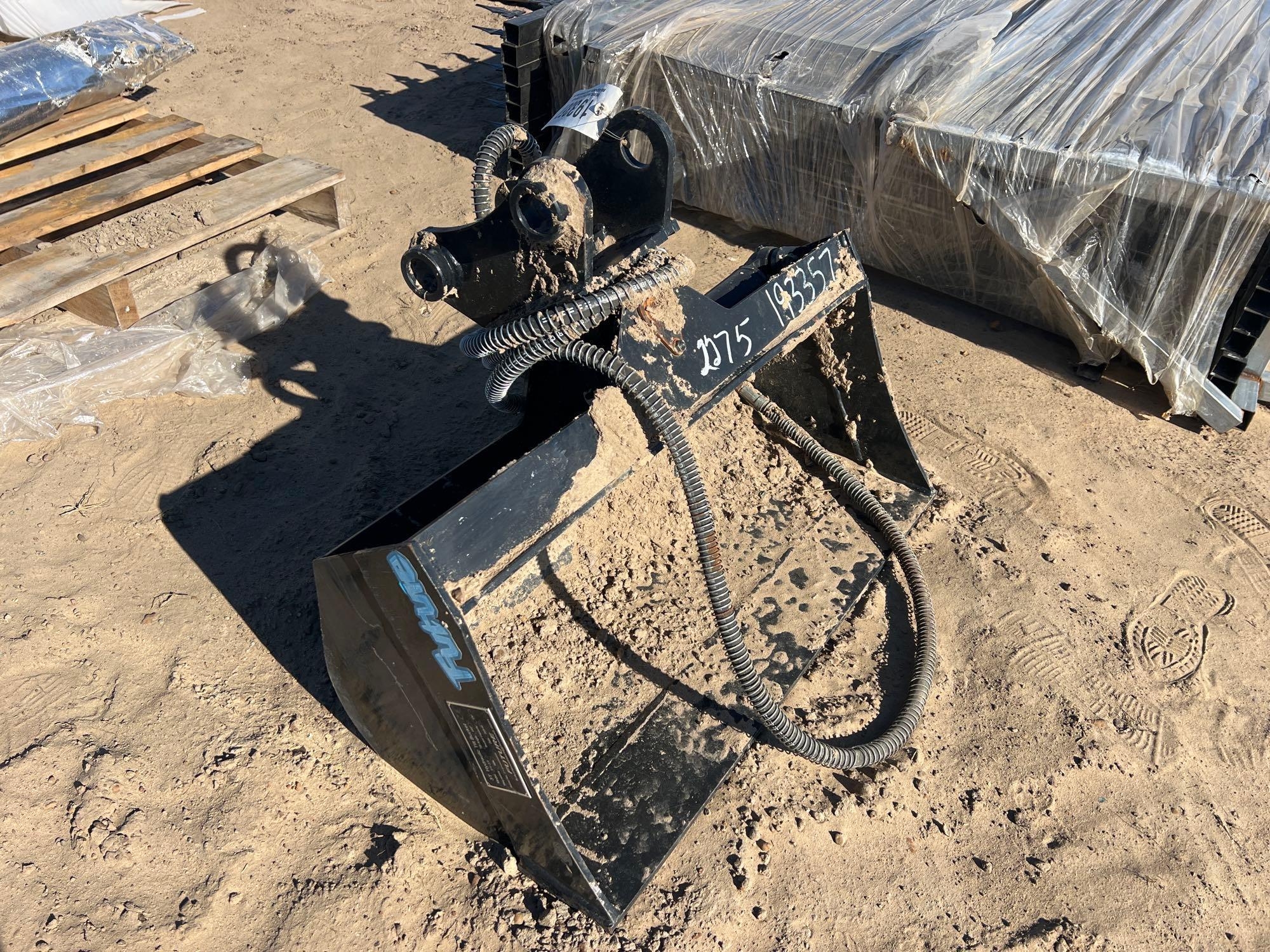 UNUSED FUTURE 3T HYD TILT BUCKET (A60432)