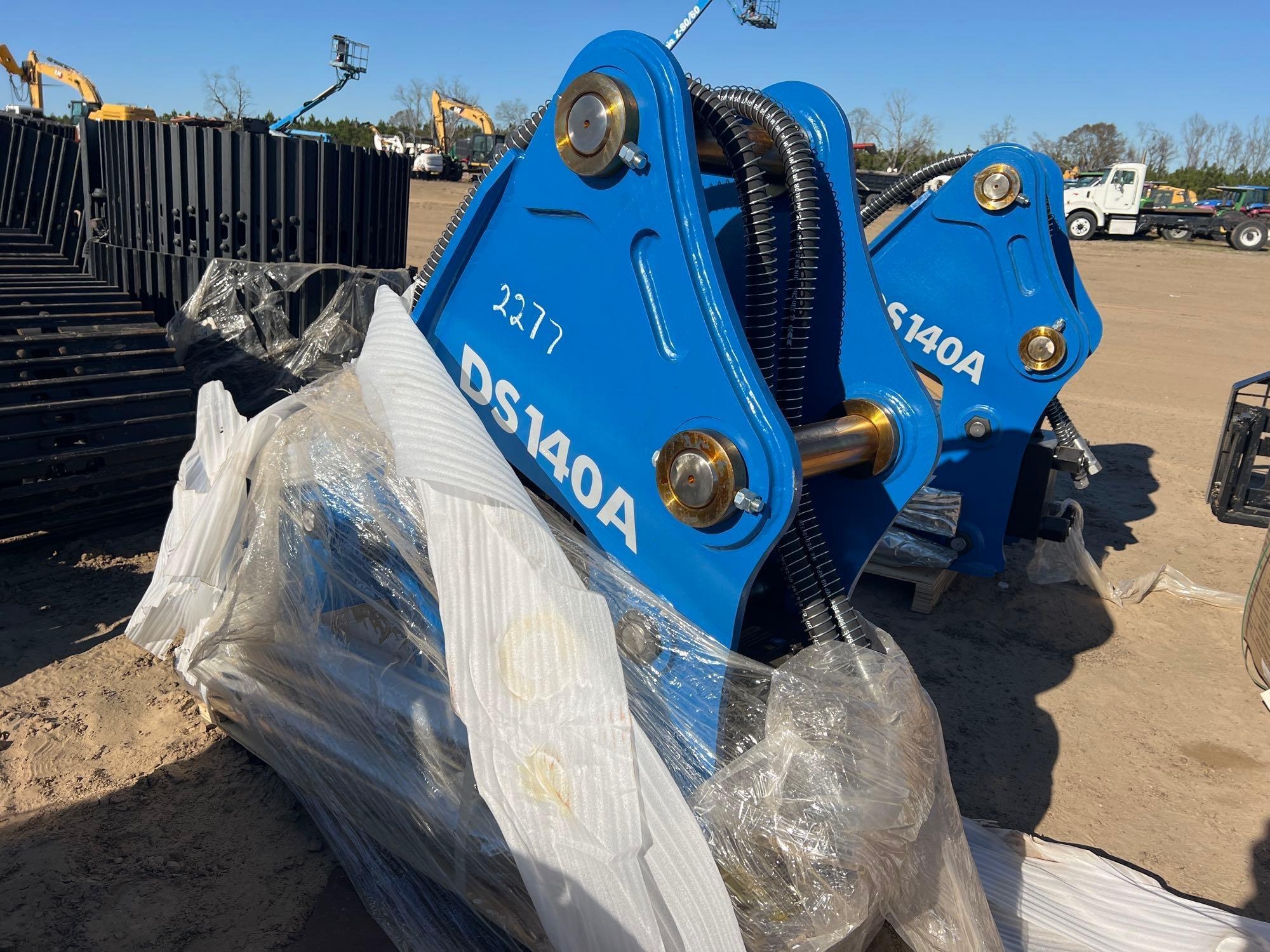 UNUSED DSBREAK DS140A HYD BREAKER W/ BIT (A60432)