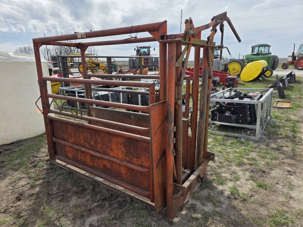 Handi-Klasp Cattle Catch Chute (A66408)