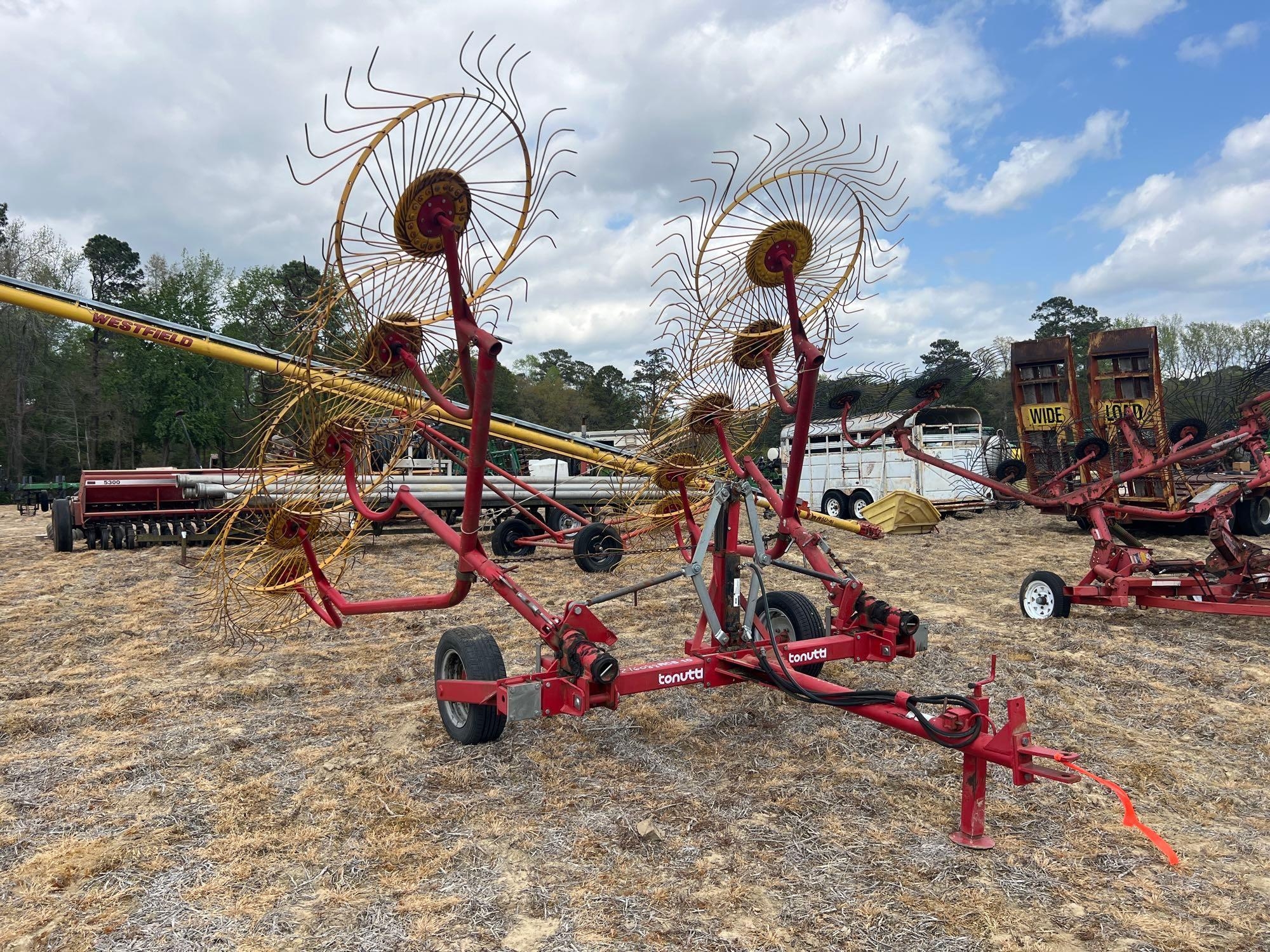TONUTTI 10 WHEEL HAY RAKE (A64278)