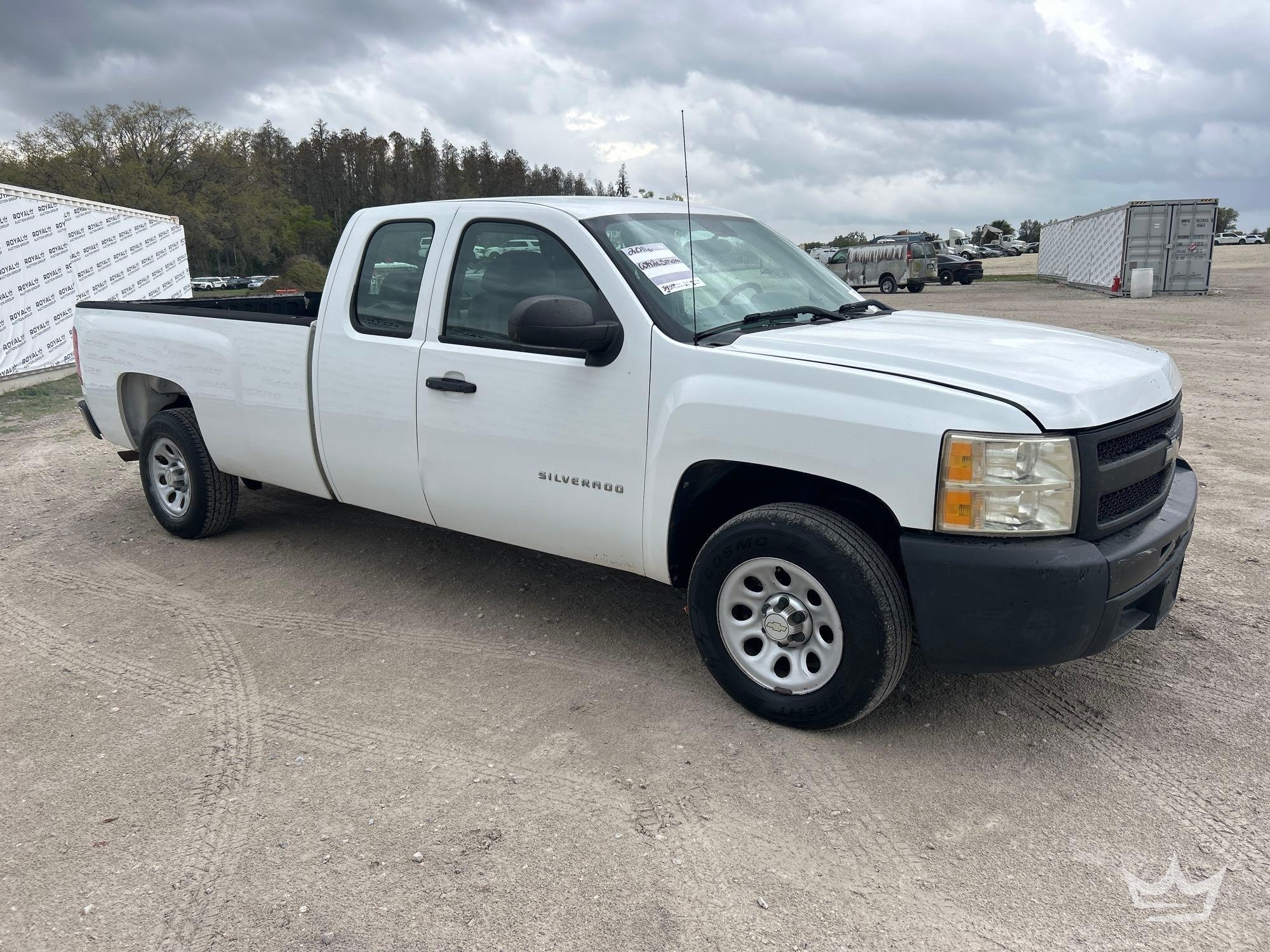 2011 Chevrolet Silverado 1500 Ext. Cab Pickup Truck (A64556)