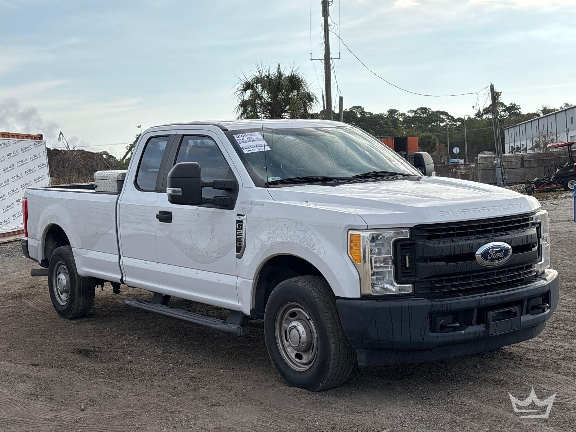 2017 Ford F-250 Ext Cab Pickup Truck (A61573)