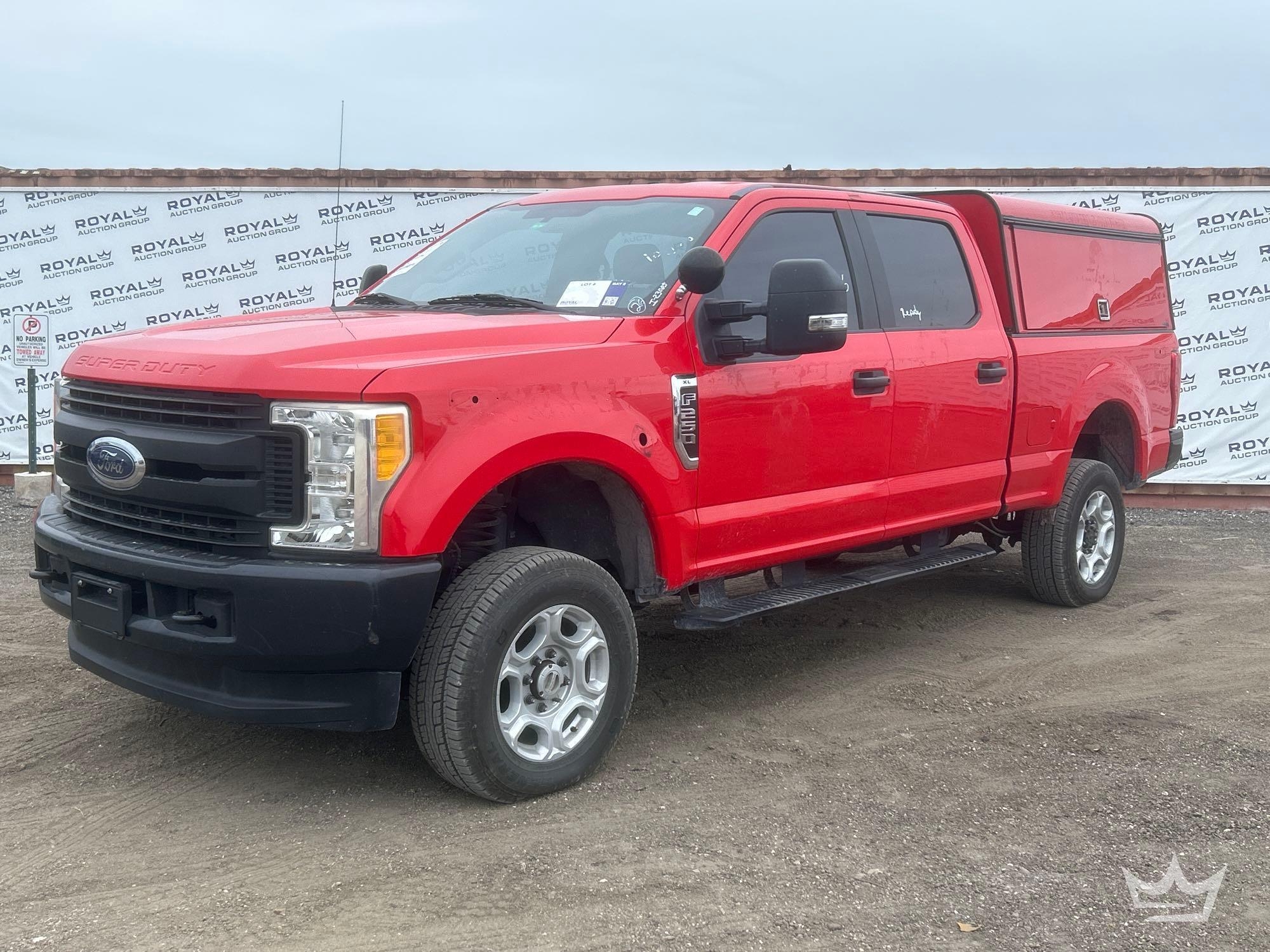 2017 Ford F-250 4x4 Crew Cab Pickup Truck (A64556)