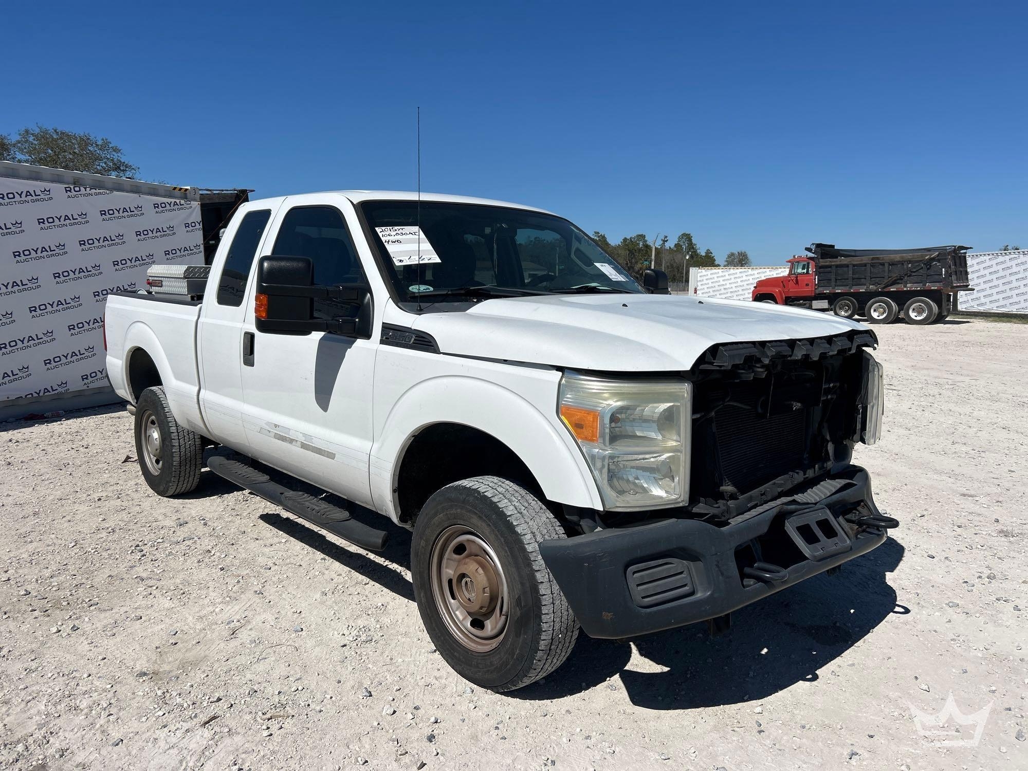 2015 Ford F-350 4x4 Ext. Cab Pickup Truck (A61573)