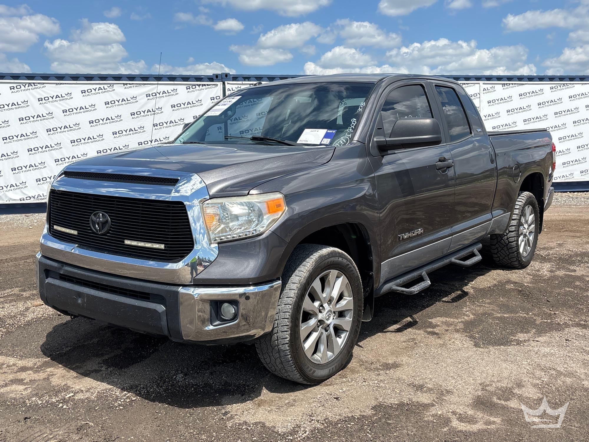 2016 Toyota Tundra Ext. Cab Pickup Truck (A64556)