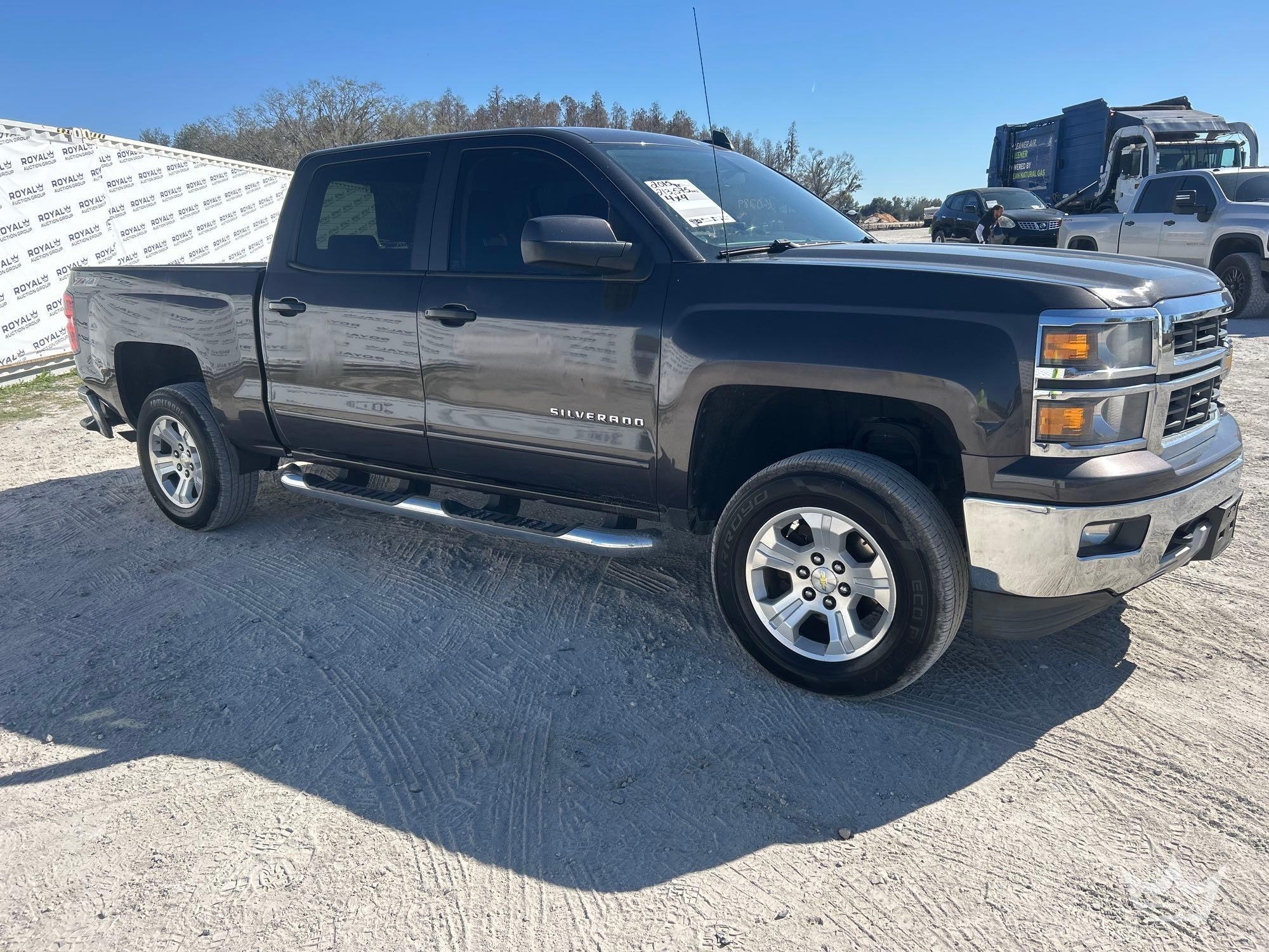 2015 Chevrolet Silverado 1500 4x4 Crew Cab Pickup Truck (A61573)