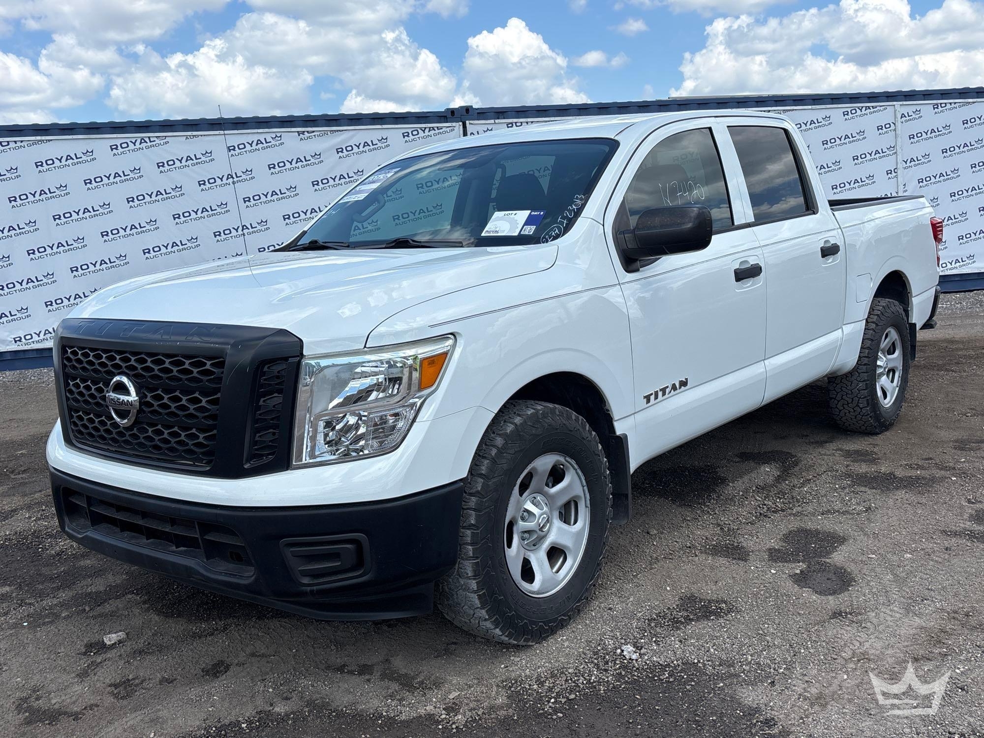 2018 Nissan Titan 4x4 Crew Cab Pickup Truck (A64556)