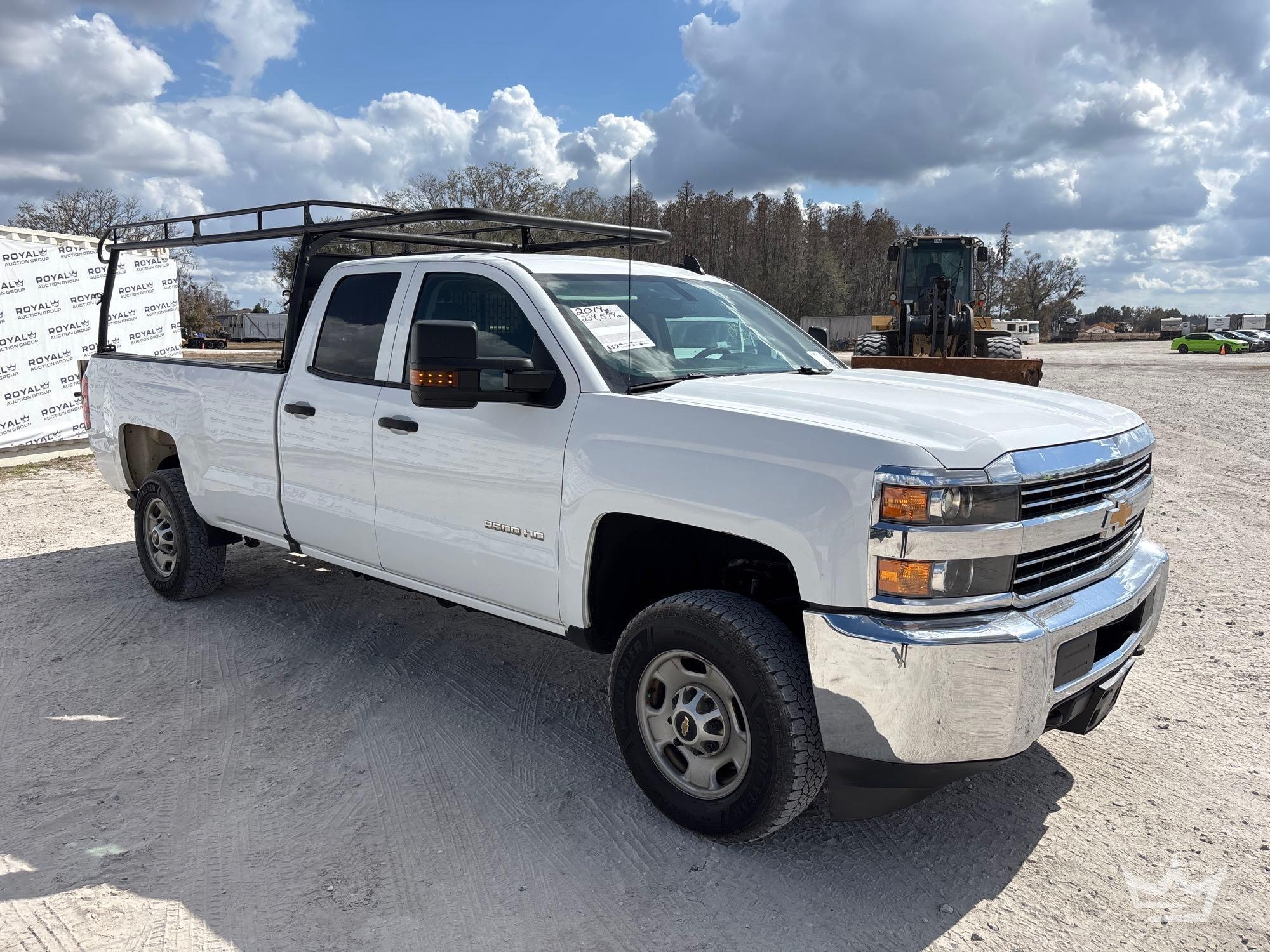 2019 Chevrolet Silverado 2500HD Crew Cab Pickup Truck with Liftgate (A61573)