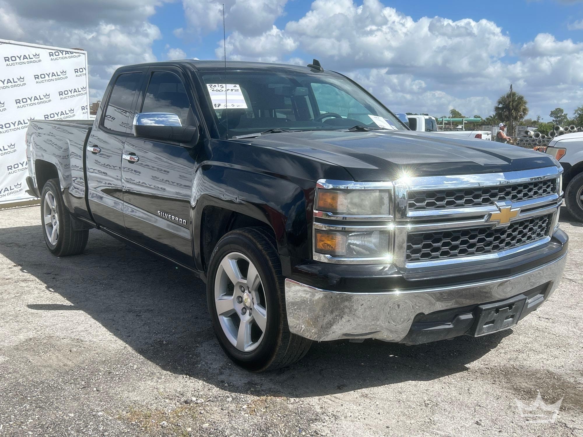 2015 Chevrolet Silverado 1500 Crew Cab Pickup Truck (A61573)