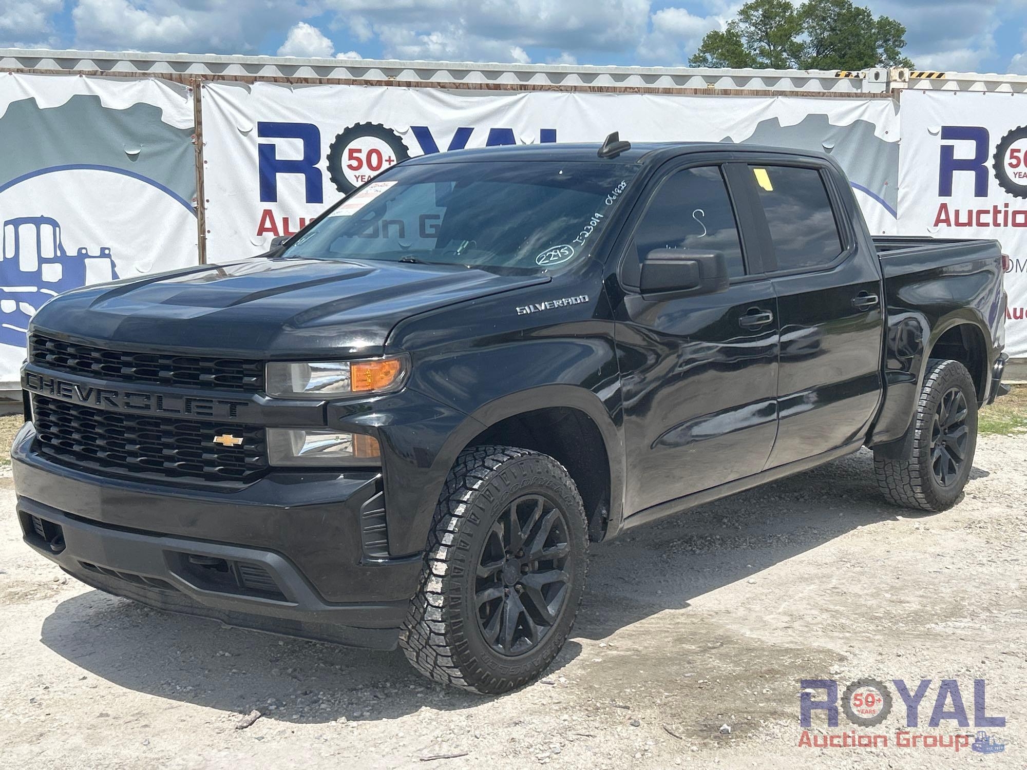 2021 Chevrolet Silverado Custom Crew Cab Pickup Truck (A48081)