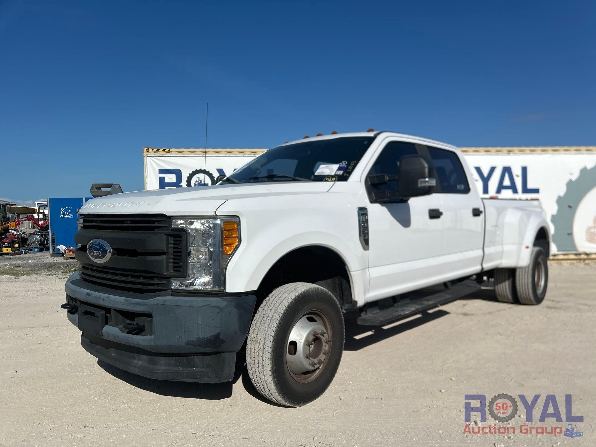 2017 Ford F-350 4x4 XL Crew Cab Pickup Truck (A46684)