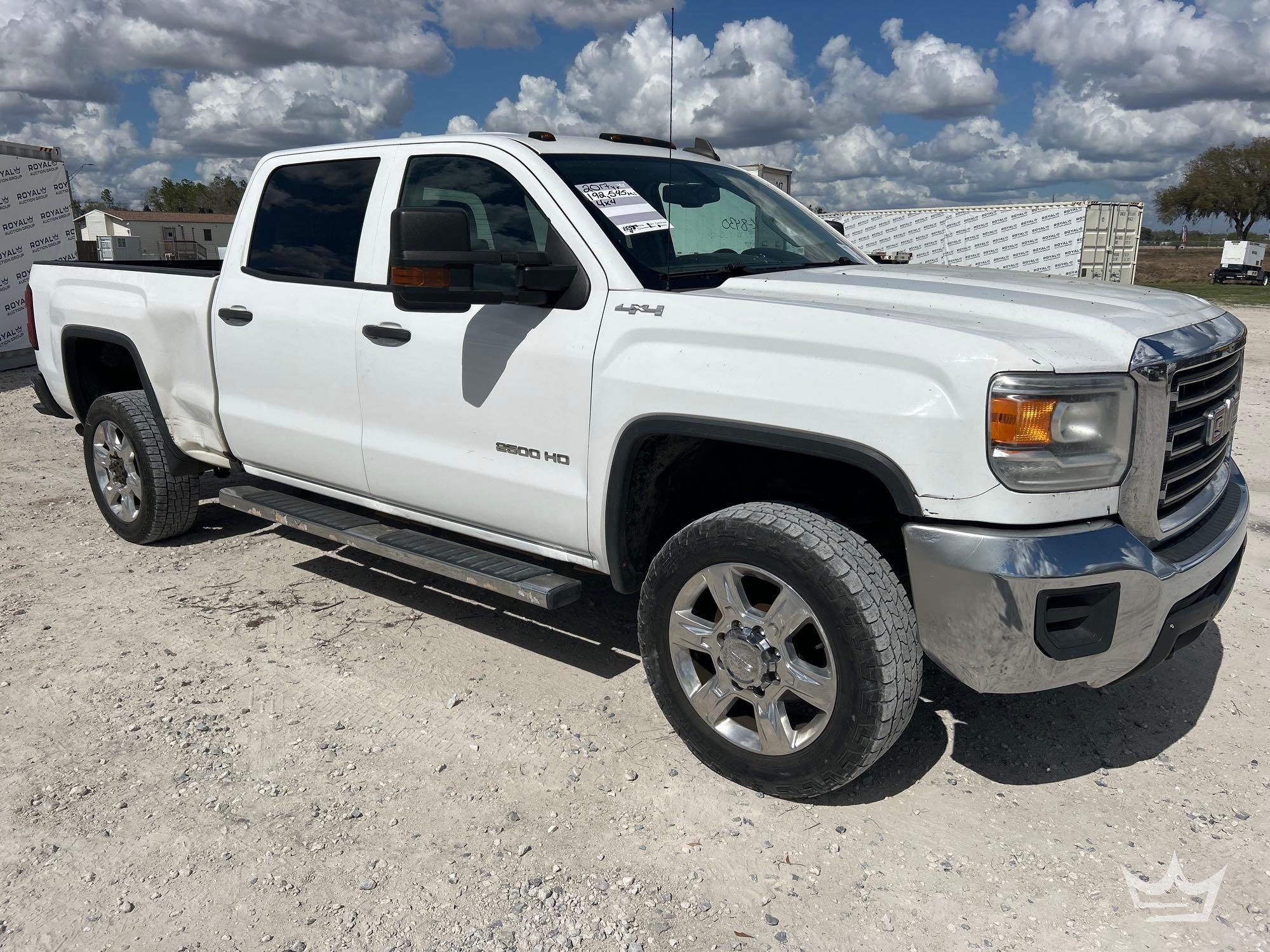 2017 GMC Sierra 2500 HD 4x4 Crew Cab Pickup Truck (A64556)