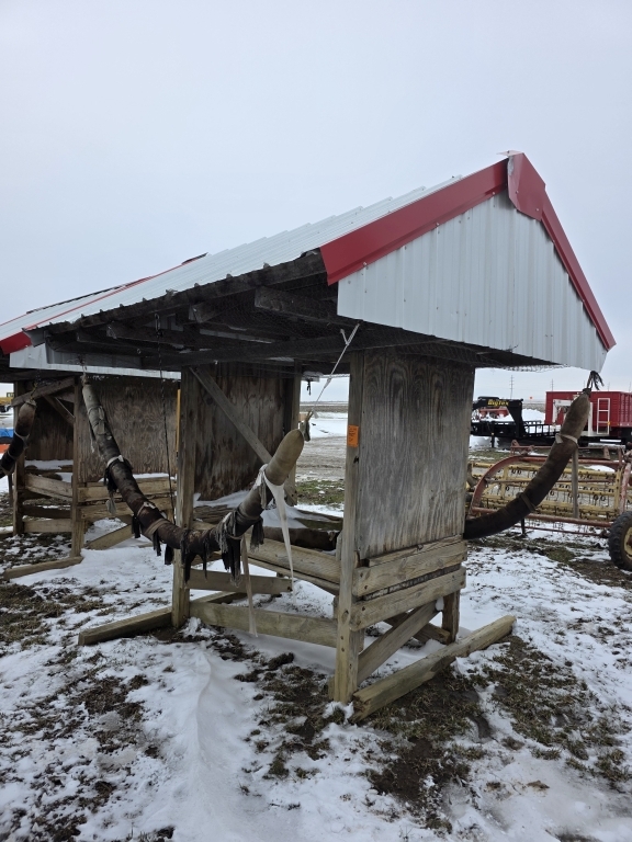Covered Livestock Mineral Feeder (A66408)