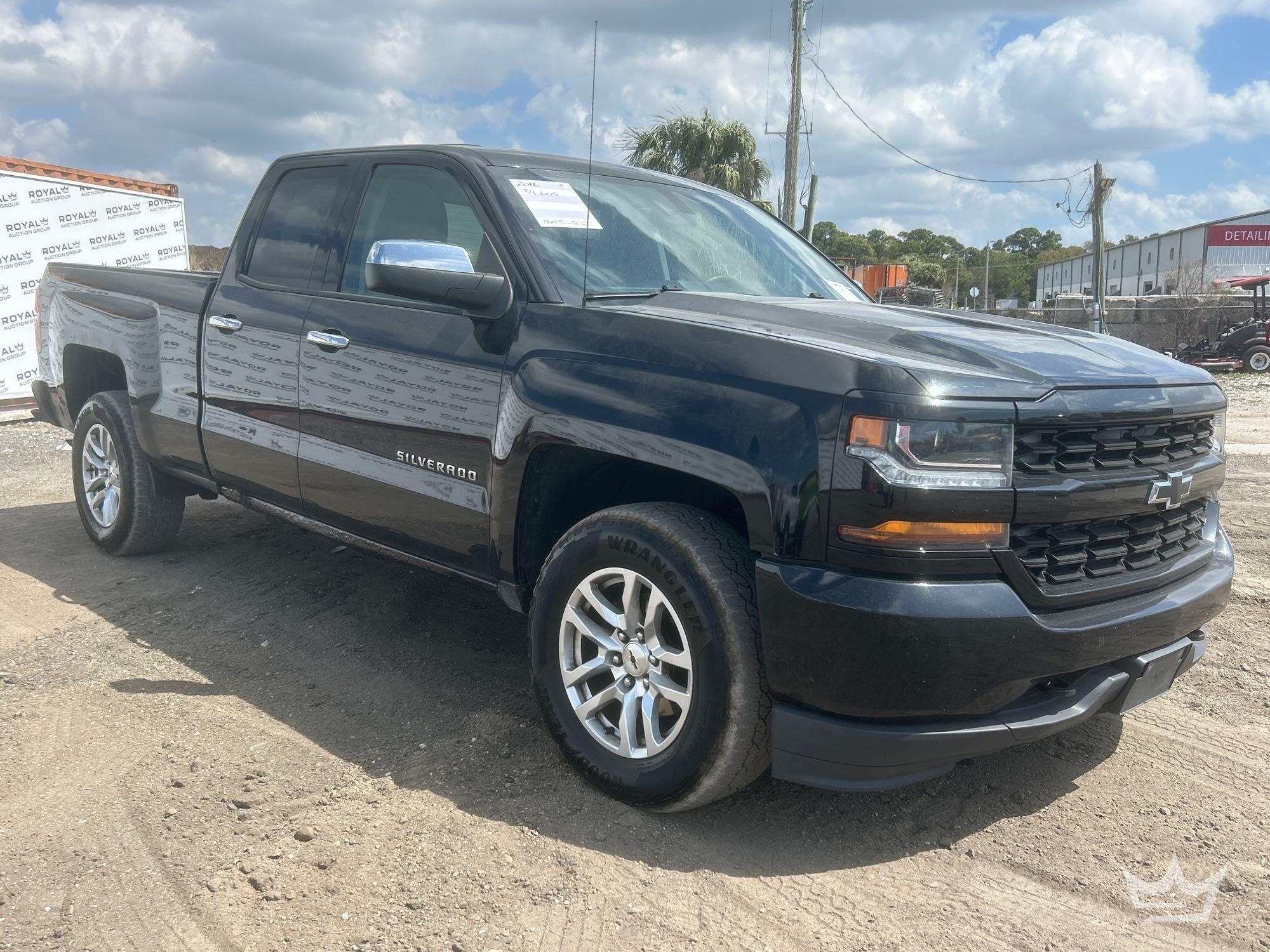 2016 Chevrolet Silverado 1500 4x4 Crew Cab Pickup Truck (A61573)