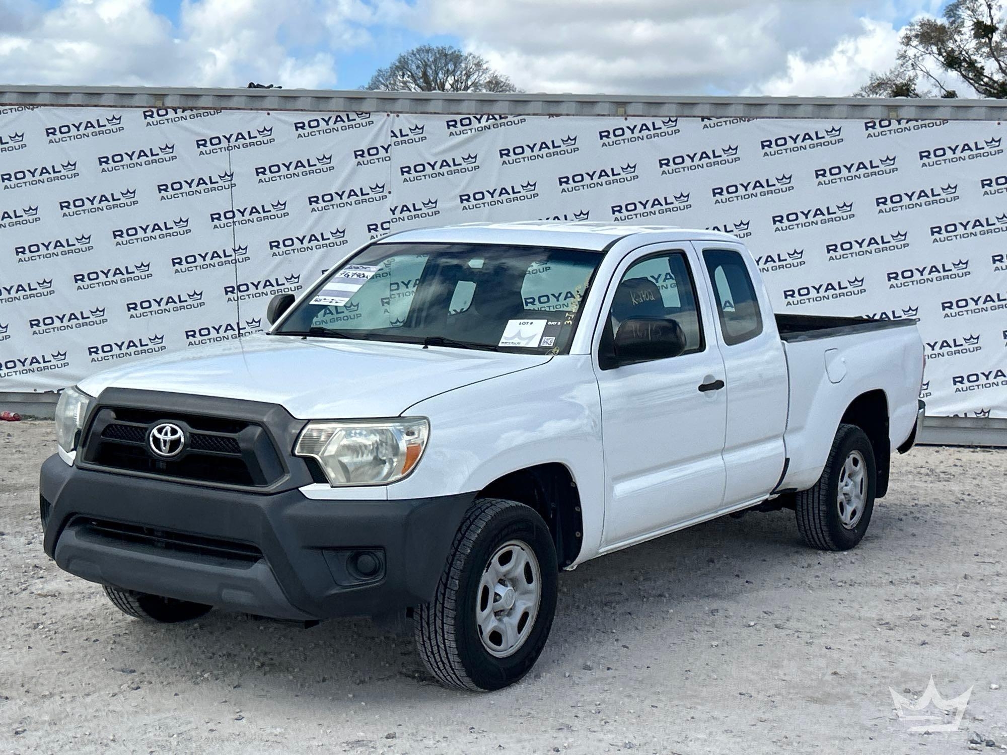 2015 Toyota Tacoma Ext. Cab Pickup Truck (A61573)