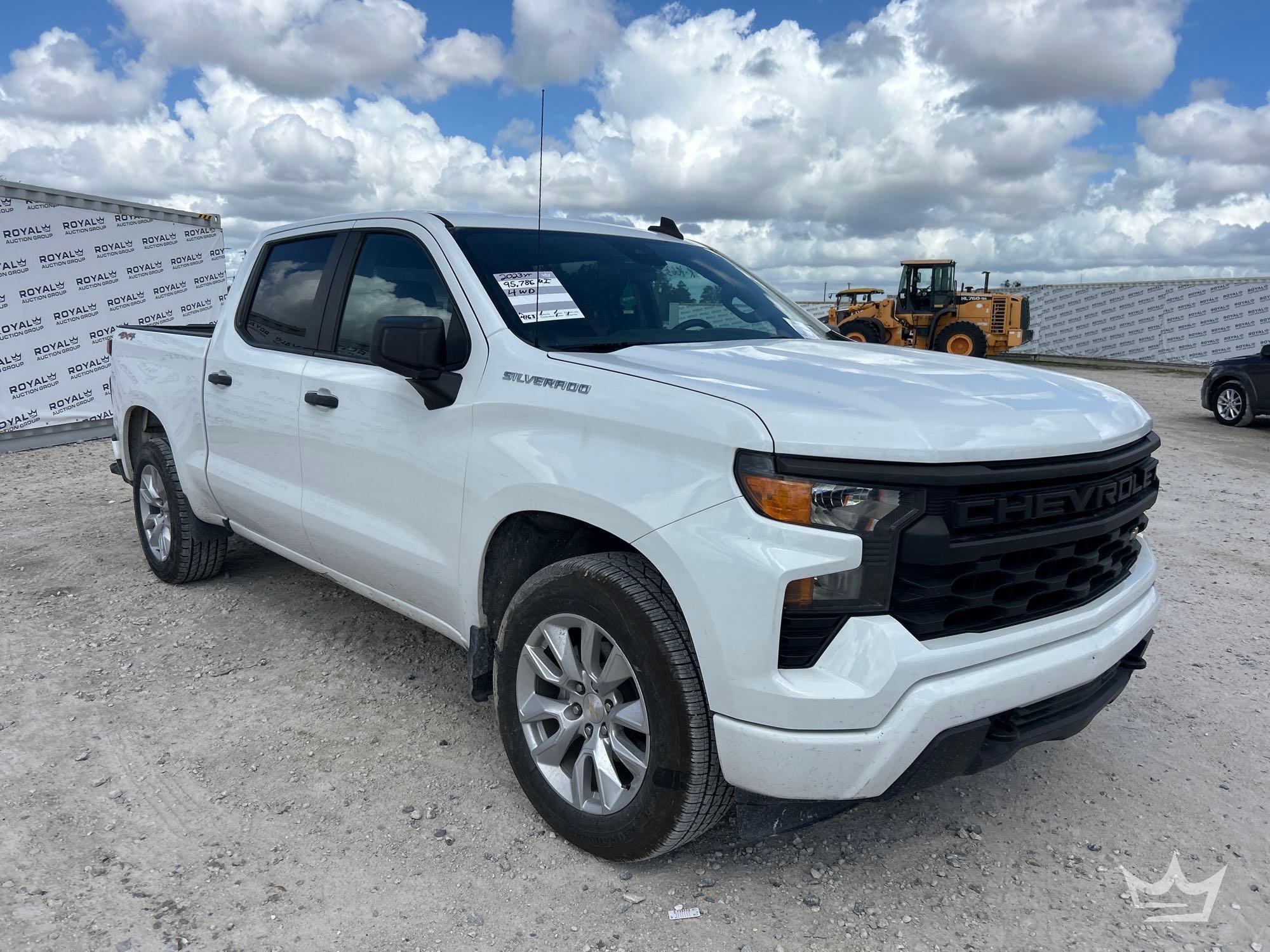 2023 Chevrolet Silverado 1500 4x4 Crew Cab Pickup Truck (A61573)