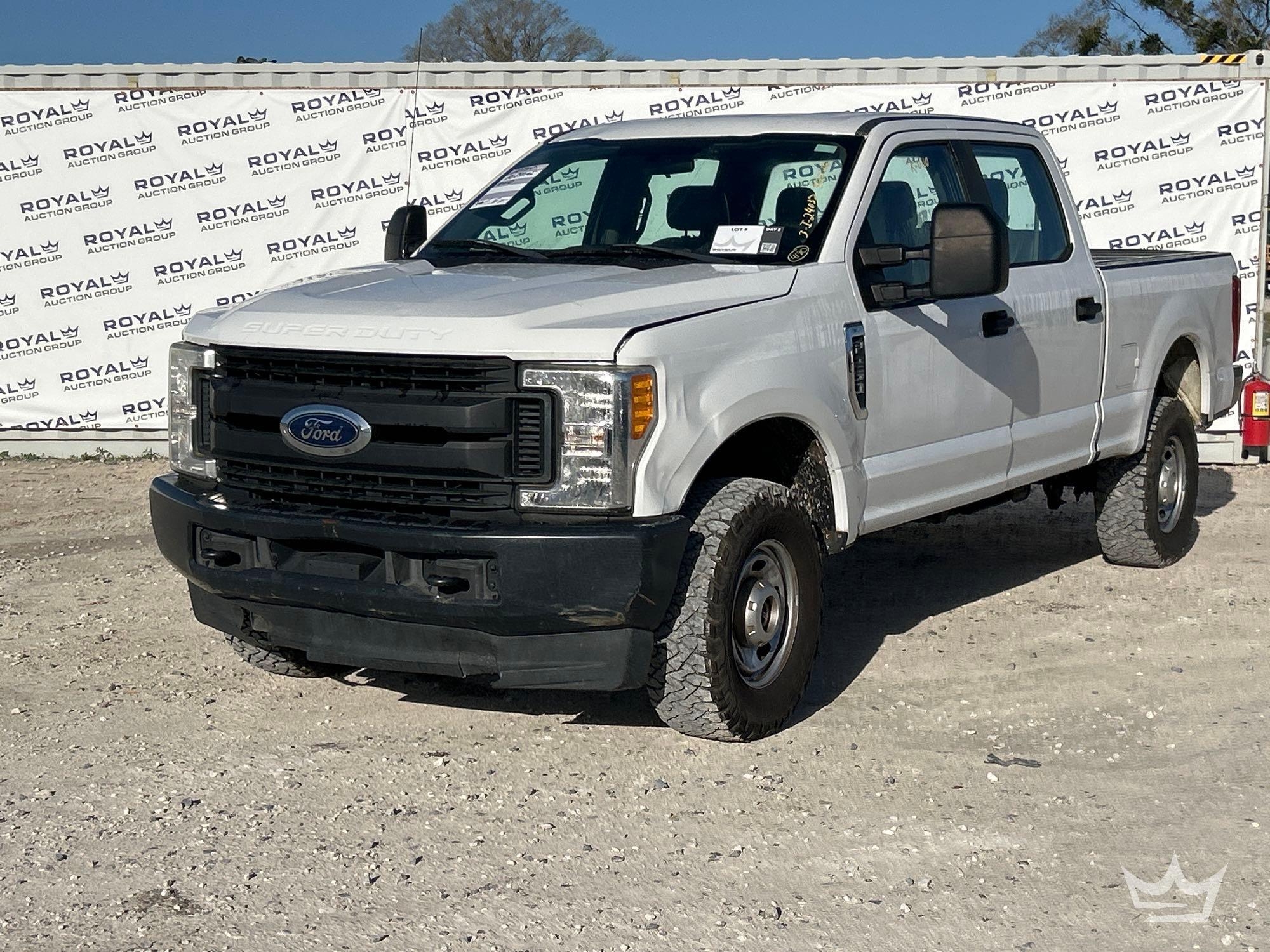 2017 Ford F-250 4x4 Crew Cab Pickup Truck (A61573)