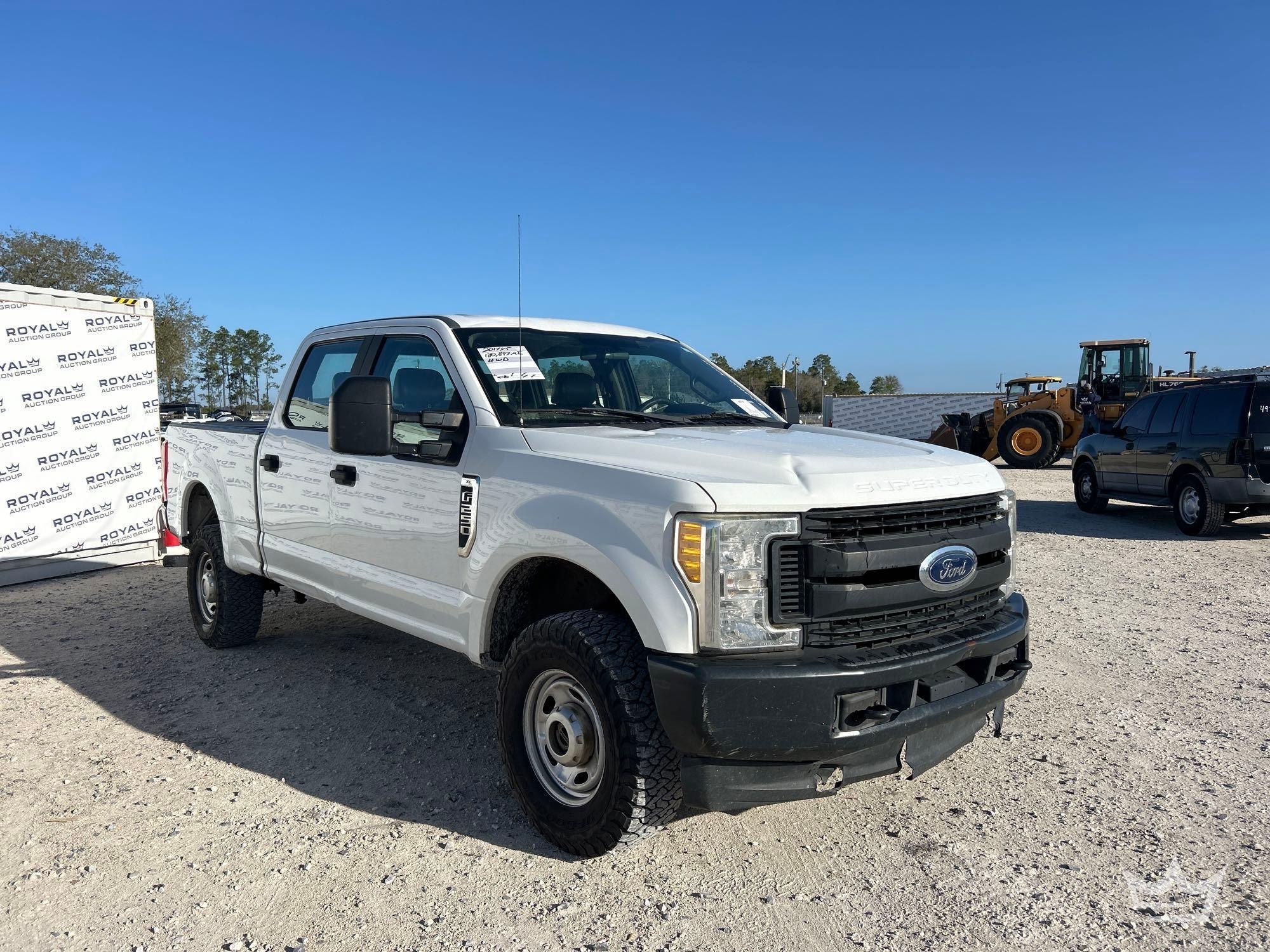 2017 Ford F-250 4x4 Crew Cab Pickup Truck (A61573)