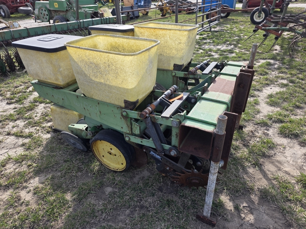 3Pt 2R Planter (A66408)