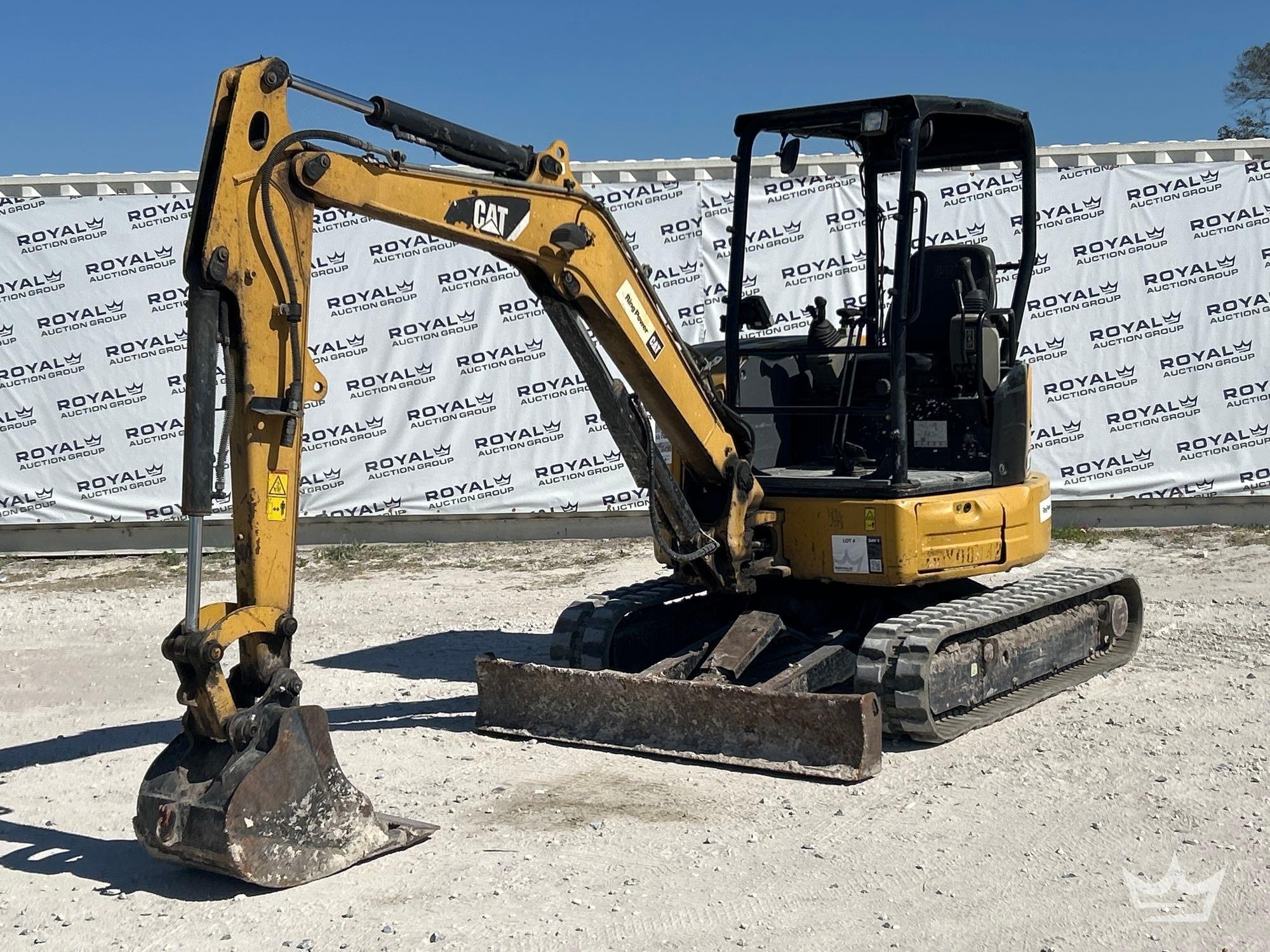 2015 Caterpillar 303.5E2 Mini Excavator (A61567)