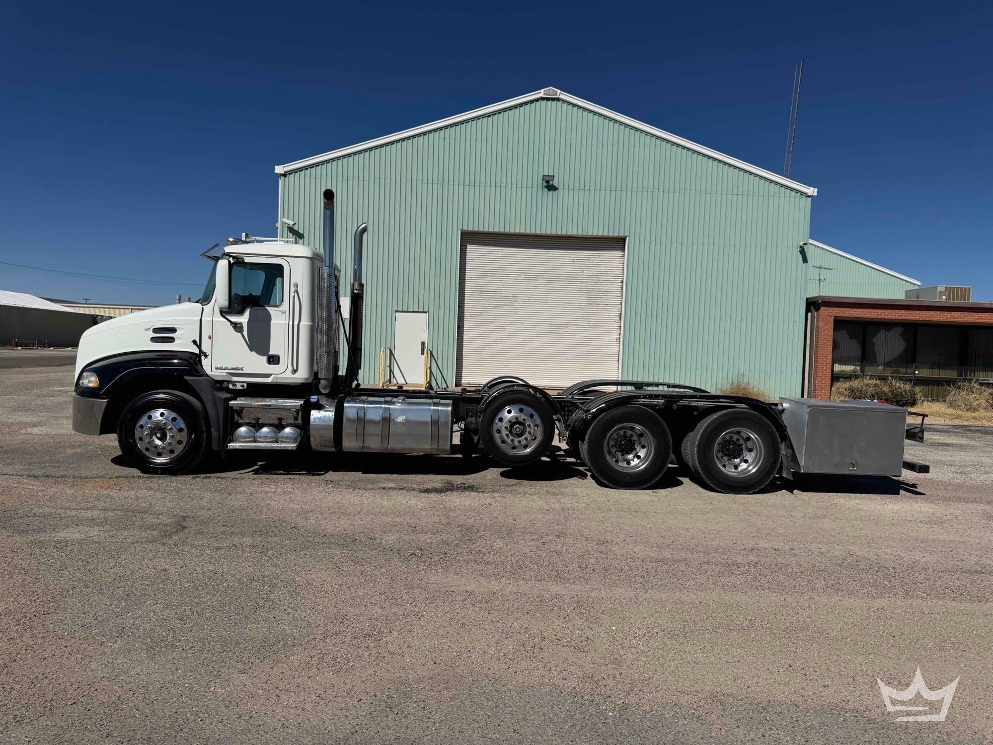 2015 Mack CXU613 Tri-Axle Day Cab Truck Tractor (A64194)