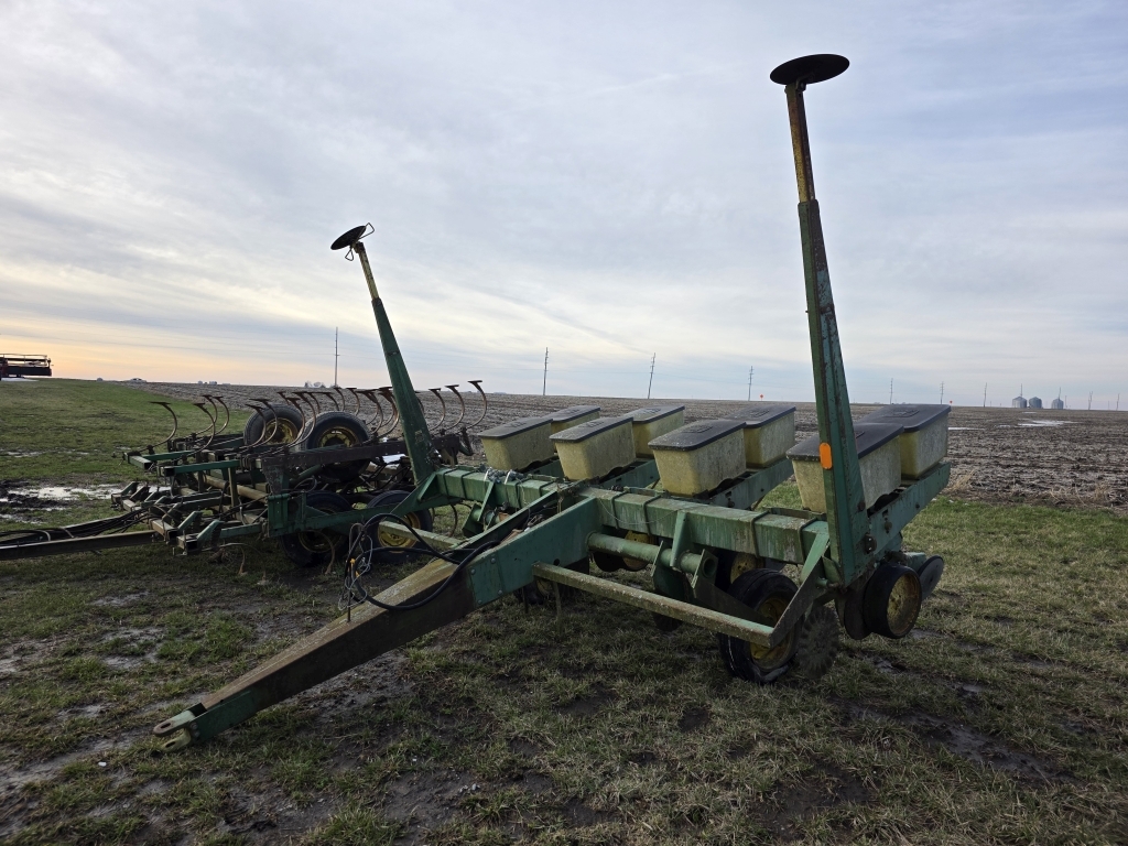 John Deere 7000 4R Planter (A66408)