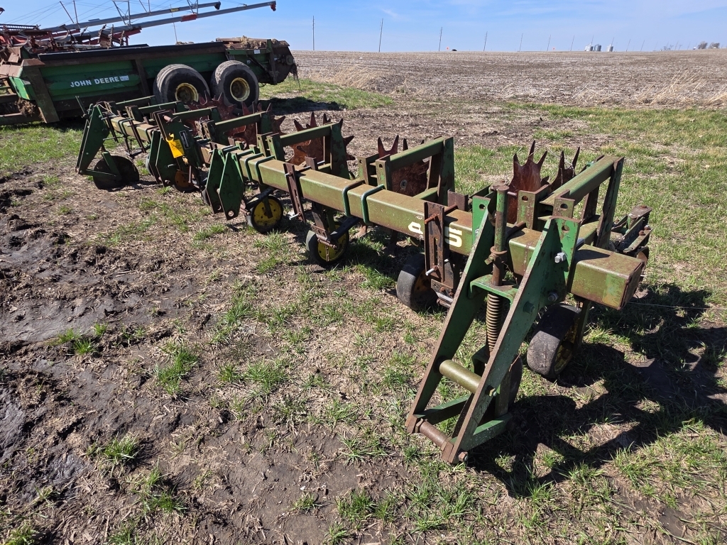 John Deere 825 6R Cultivator (A66408)